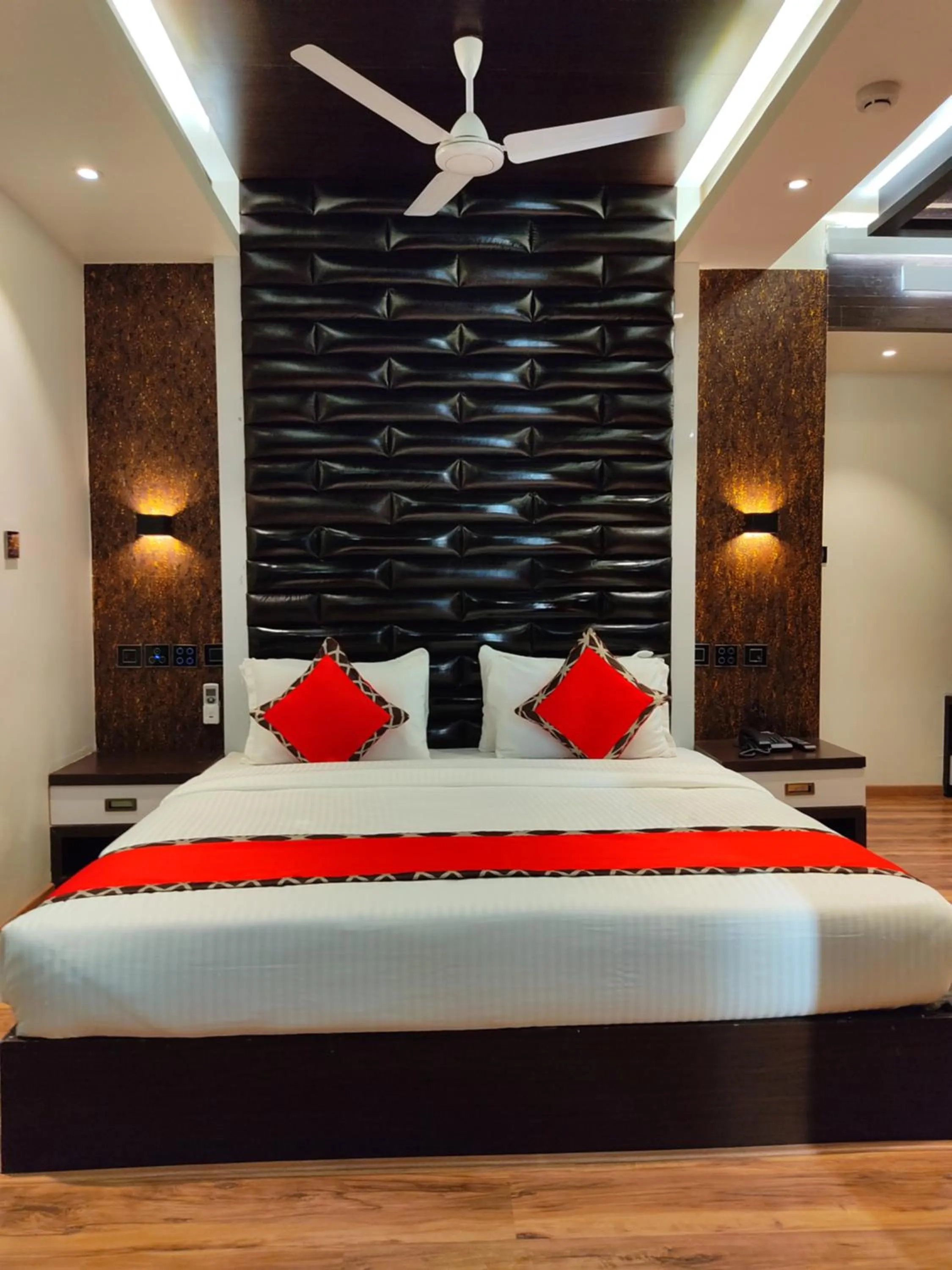 Bedroom, Bed in Divan Clarks Inn Goa