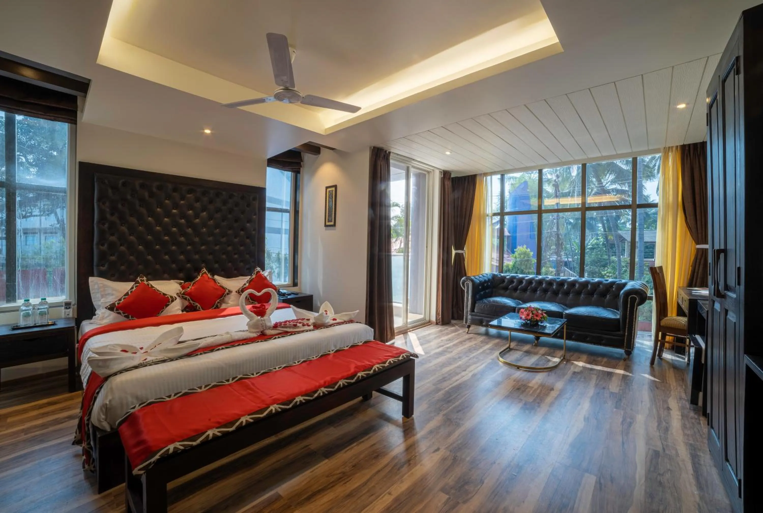 Living room, Bed in Divan Clarks Inn Goa