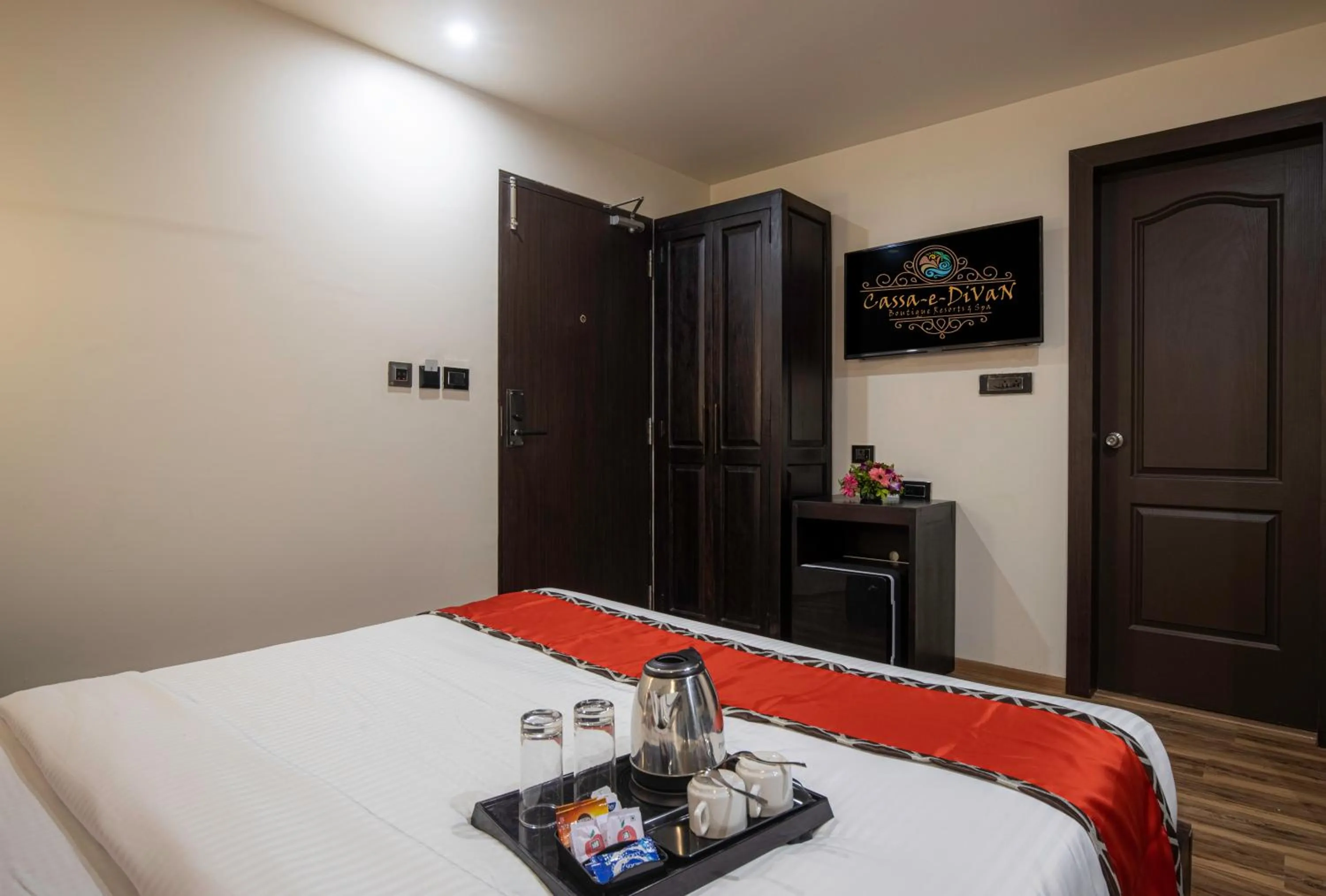 Bed in Divan Clarks Inn Goa