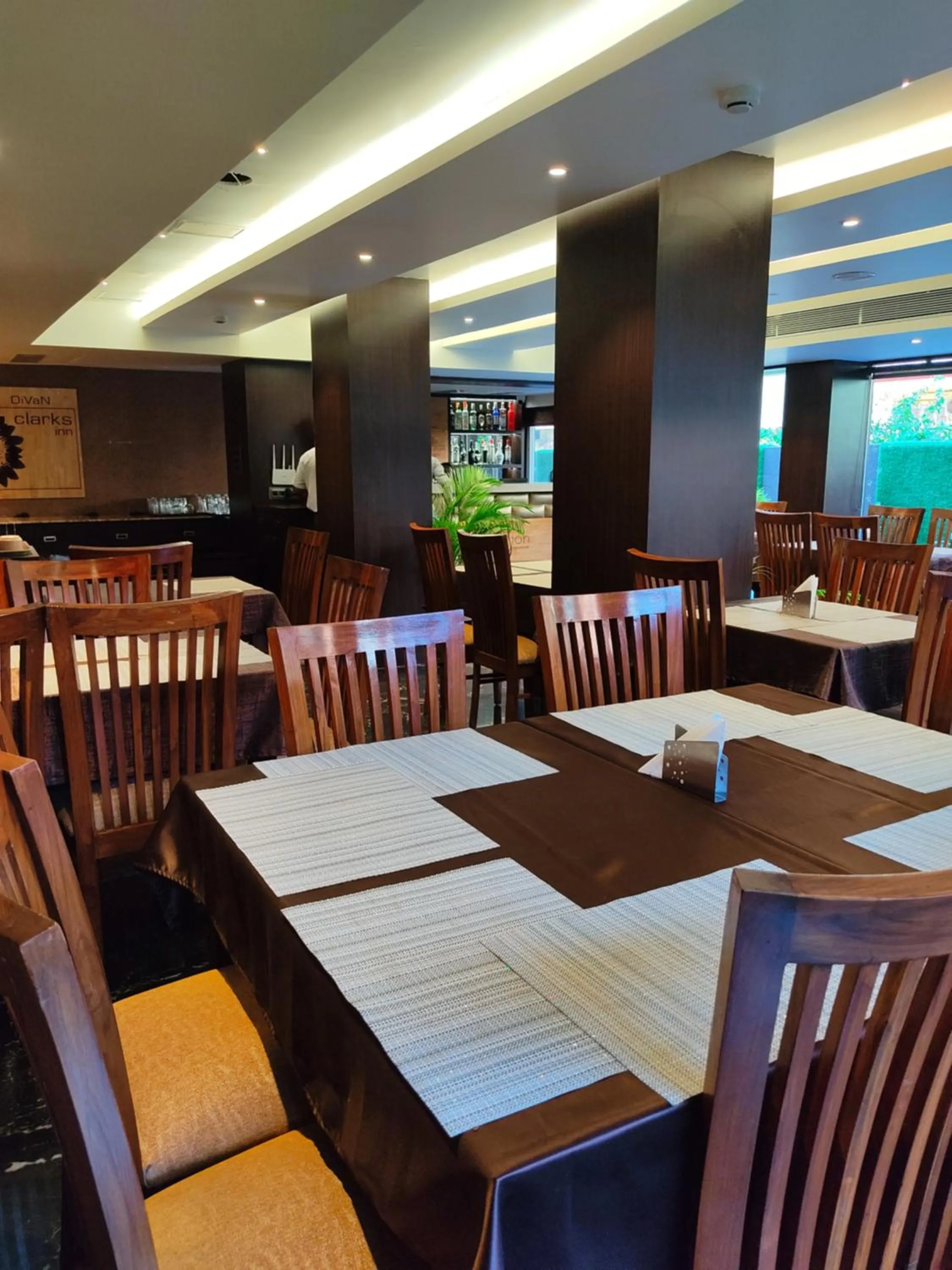 Restaurant/places to eat in Divan Clarks Inn Goa