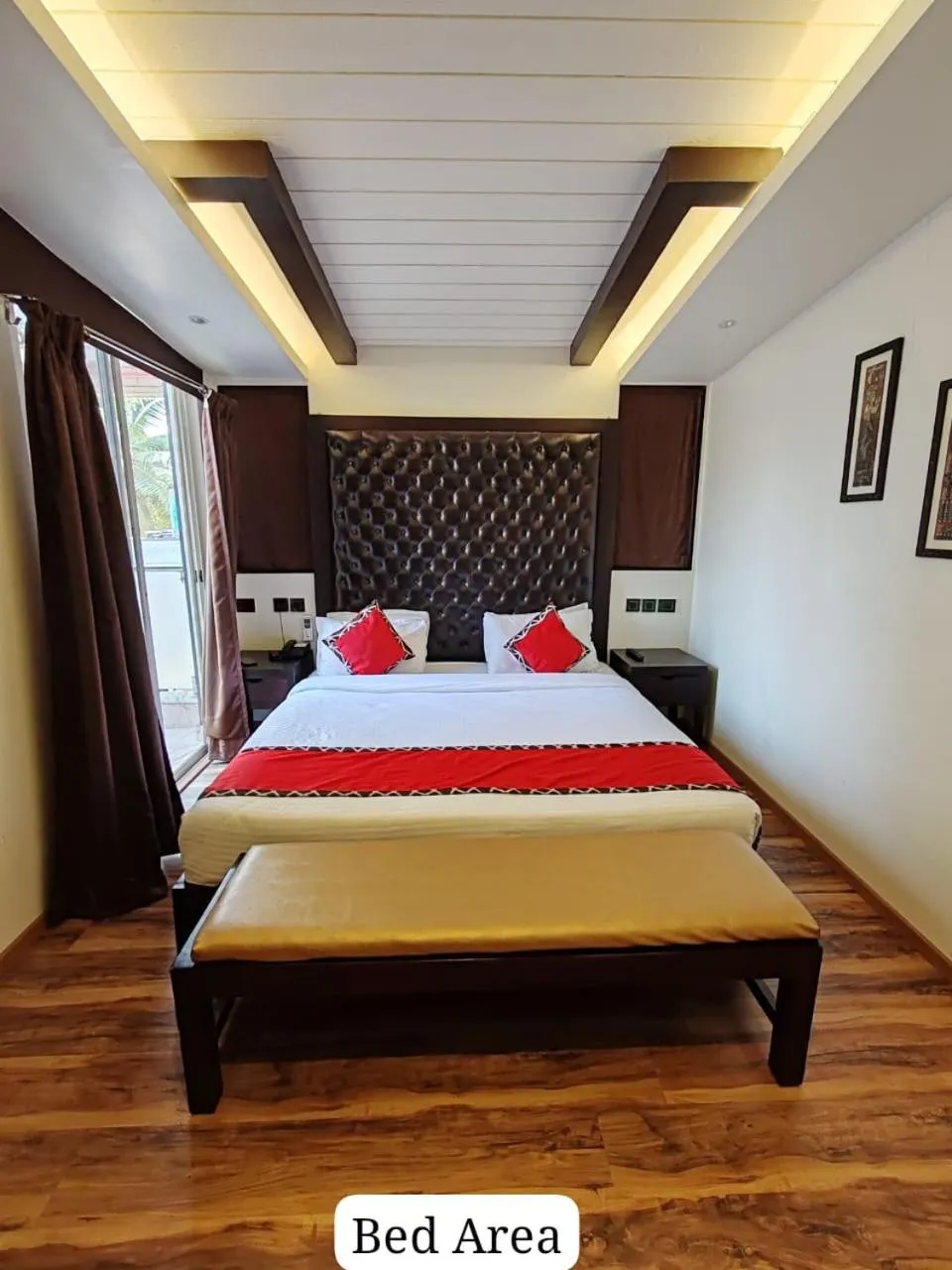 Bed in Divan Clarks Inn Goa