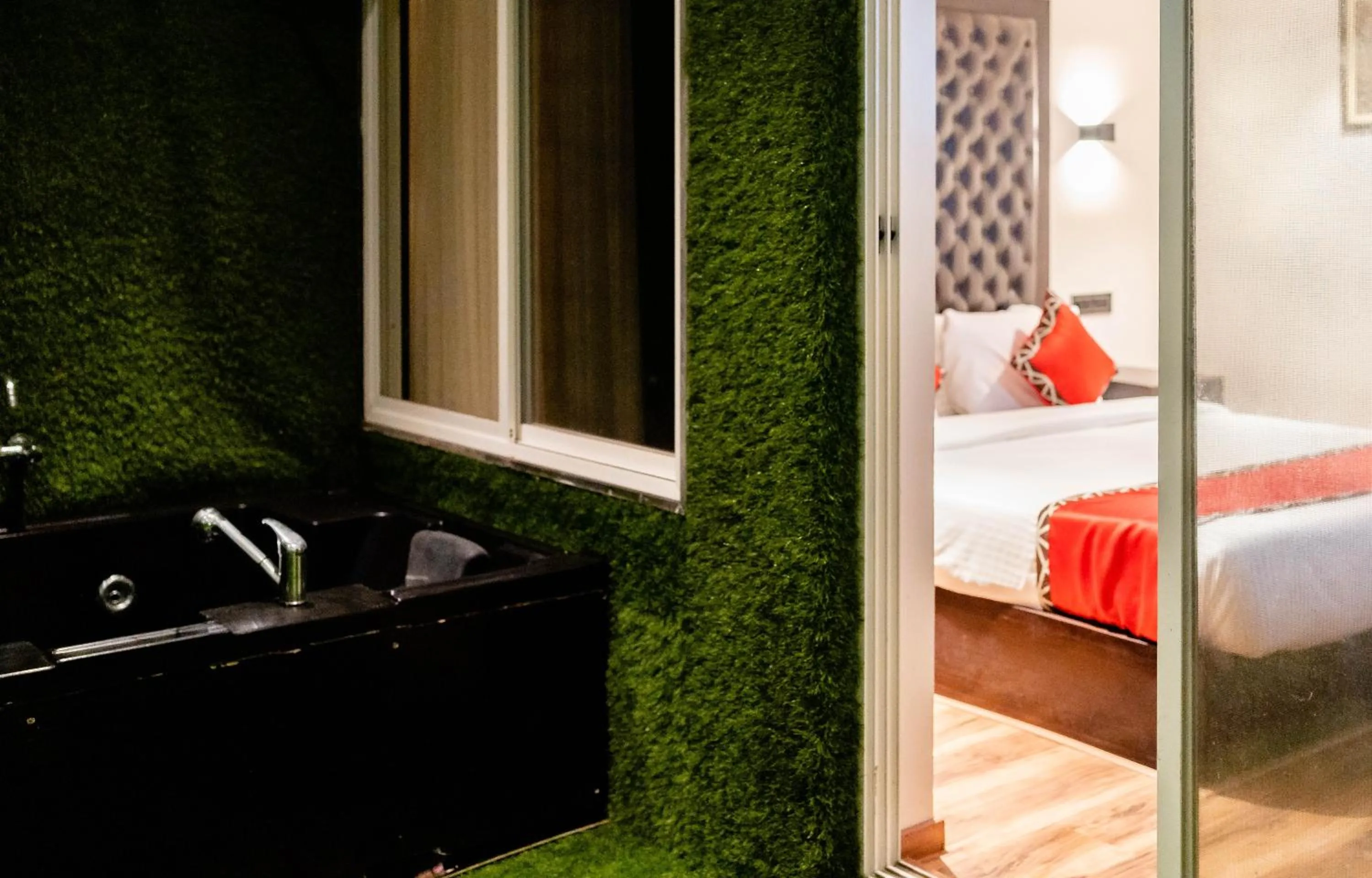 Bathroom, Bed in Divan Clarks Inn Goa