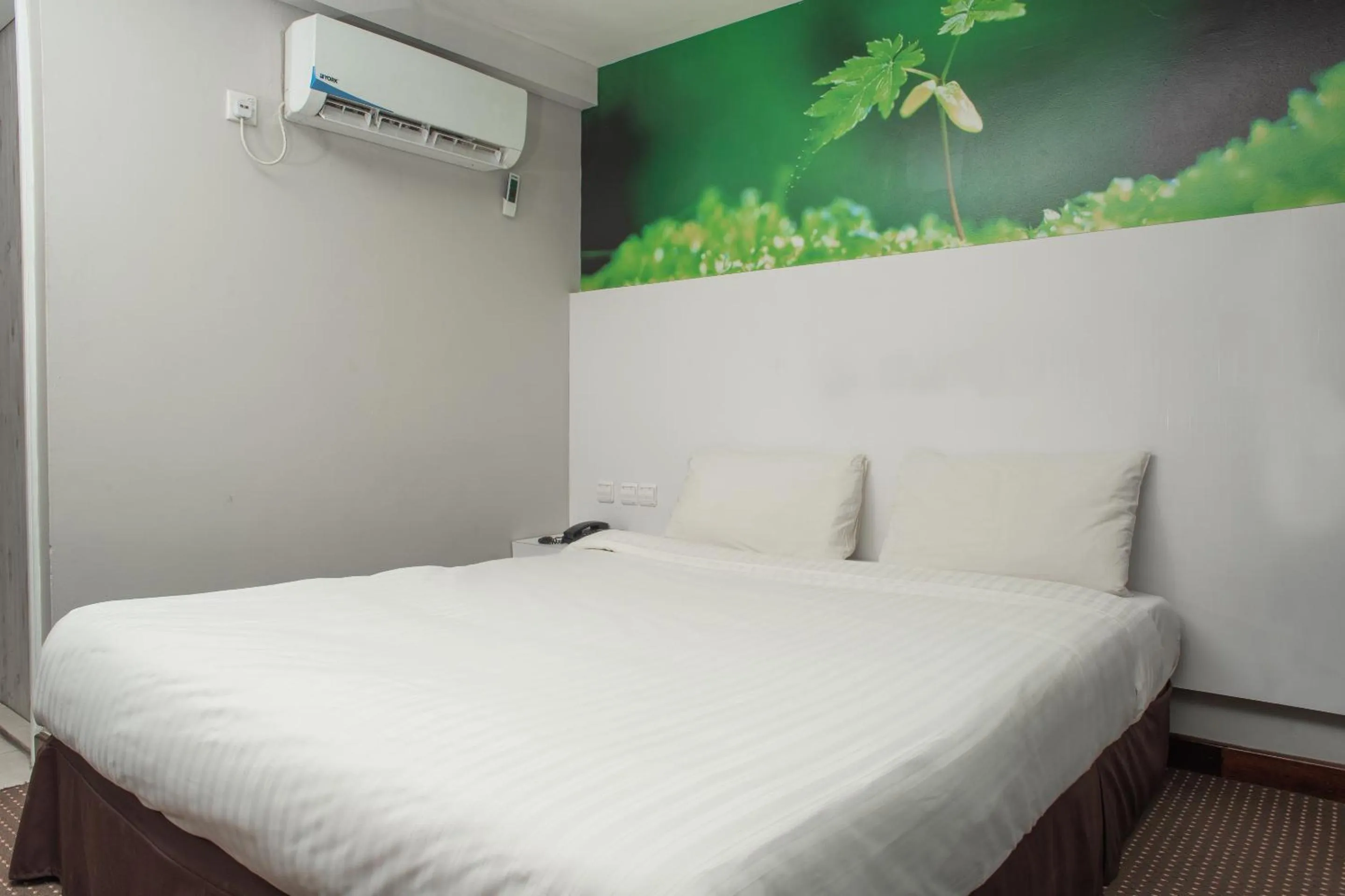 Bedroom in Capital O 90083 Riverfront Inn