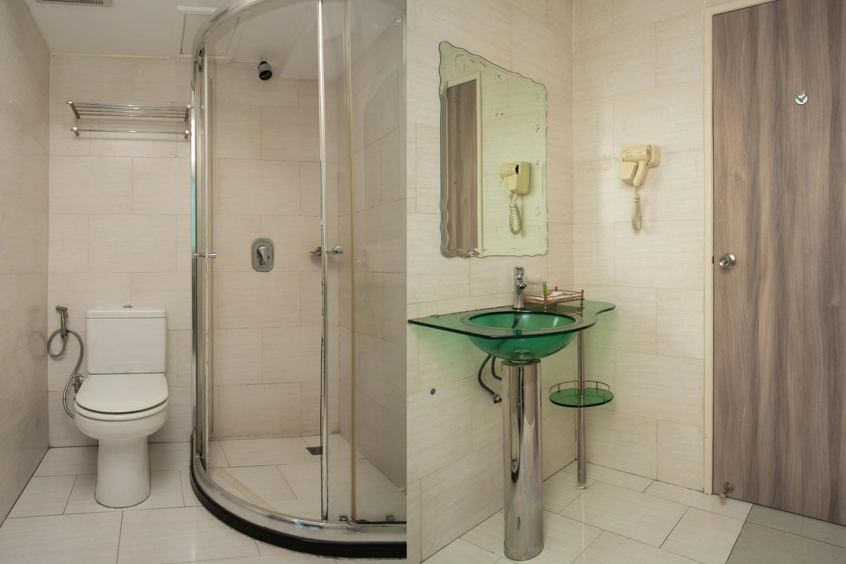 Bathroom in Capital O 90083 Riverfront Inn