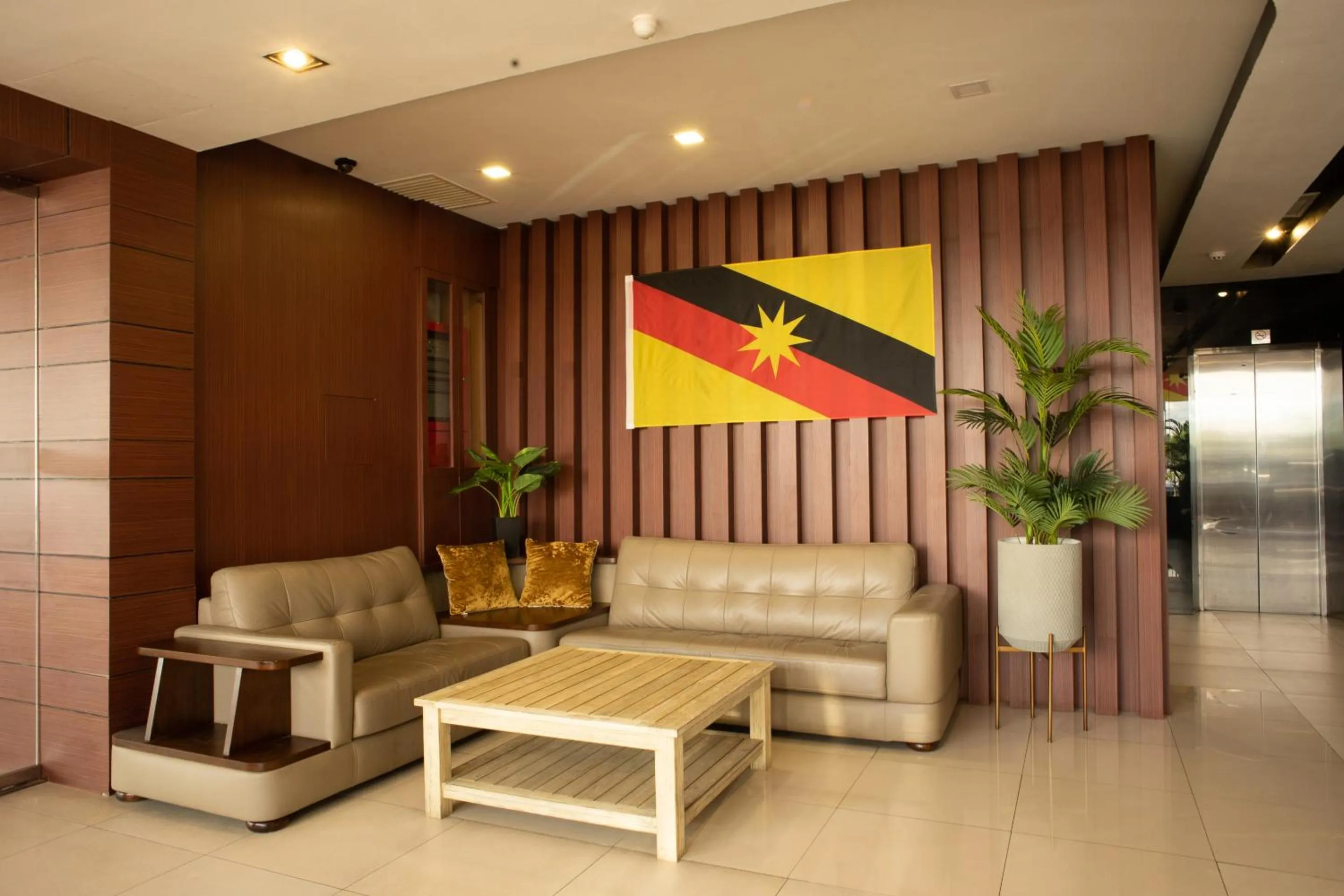 Seating area in Capital O 90083 Riverfront Inn