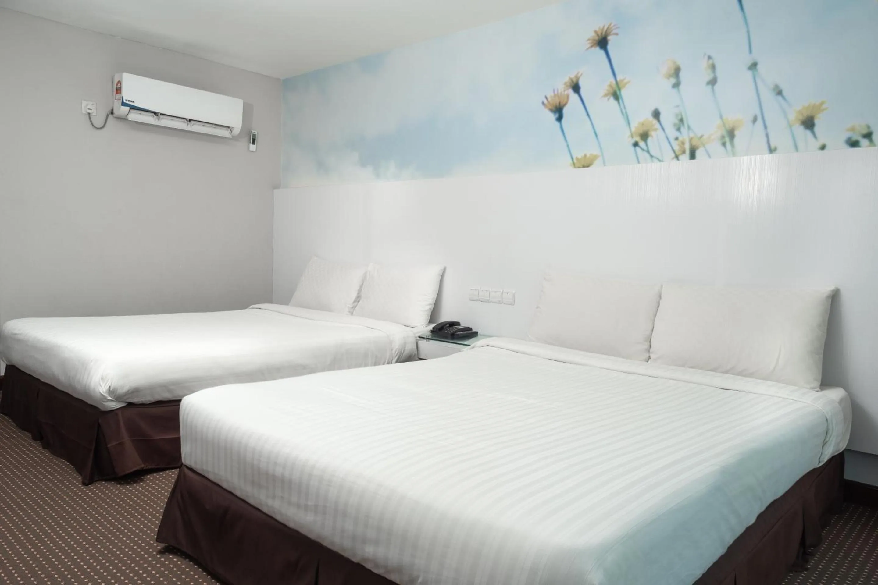 Bedroom in Capital O 90083 Riverfront Inn