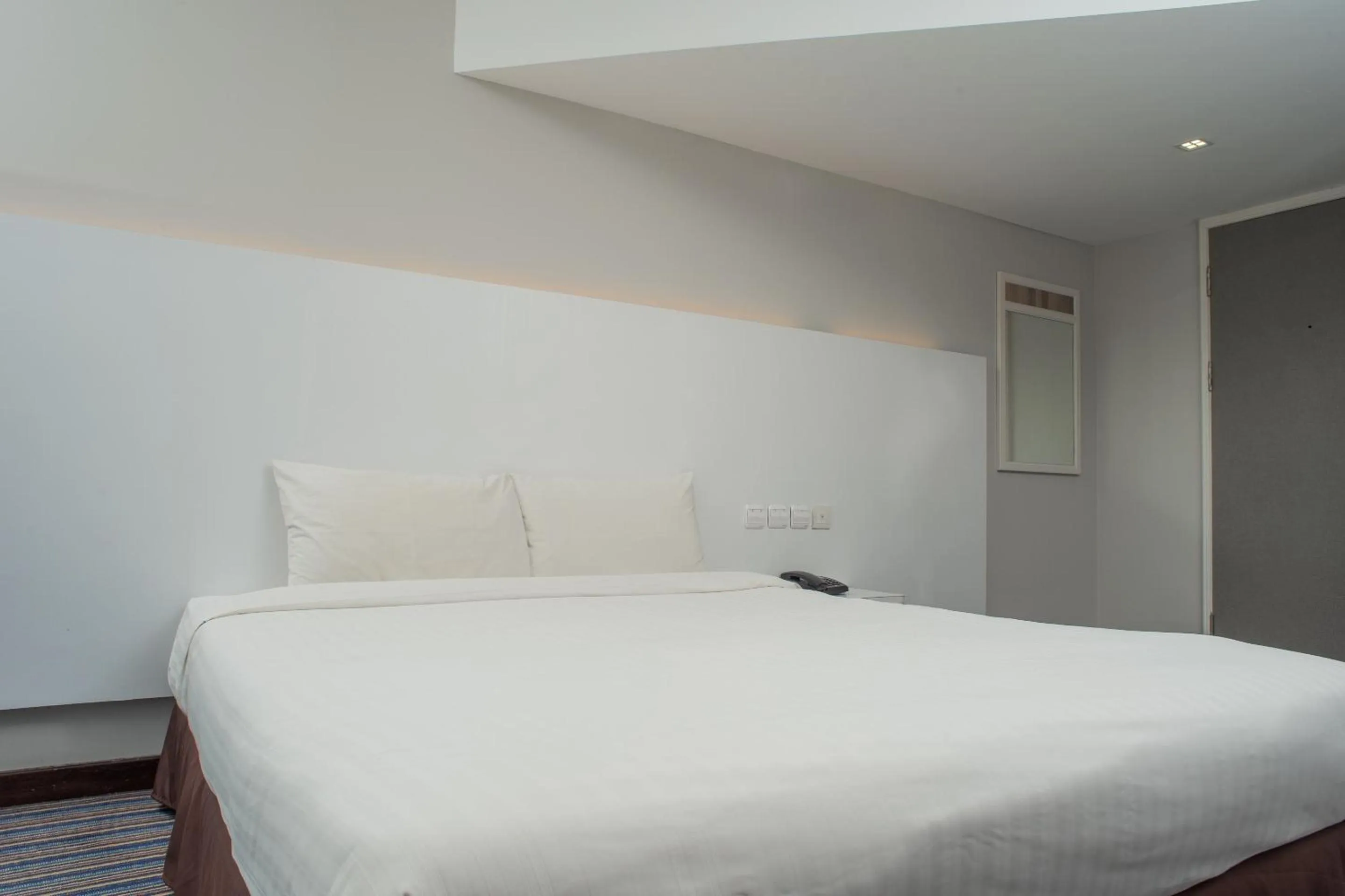 Bedroom in Capital O 90083 Riverfront Inn