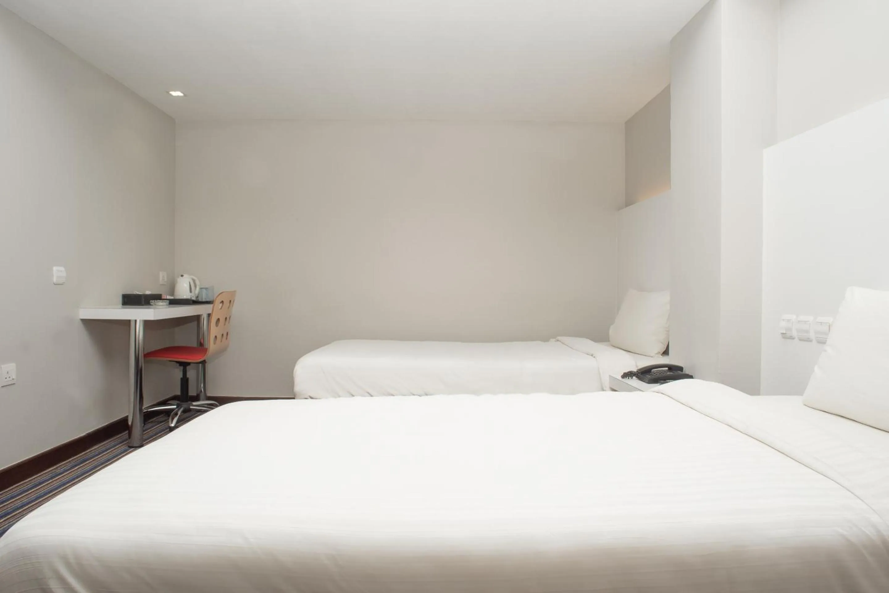 Bedroom in Capital O 90083 Riverfront Inn