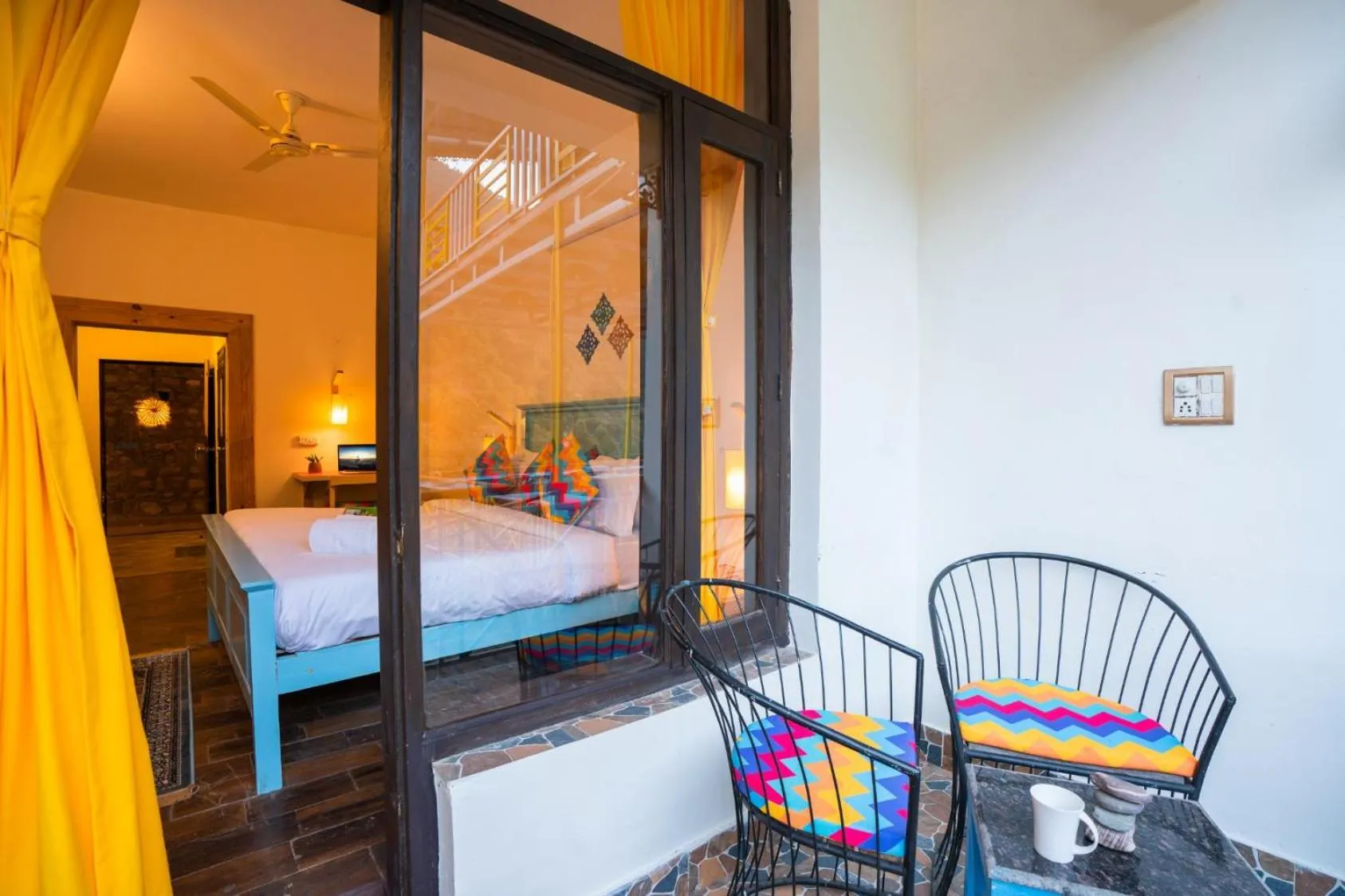 Bed in goSTOPS Dehradun, Maldevta