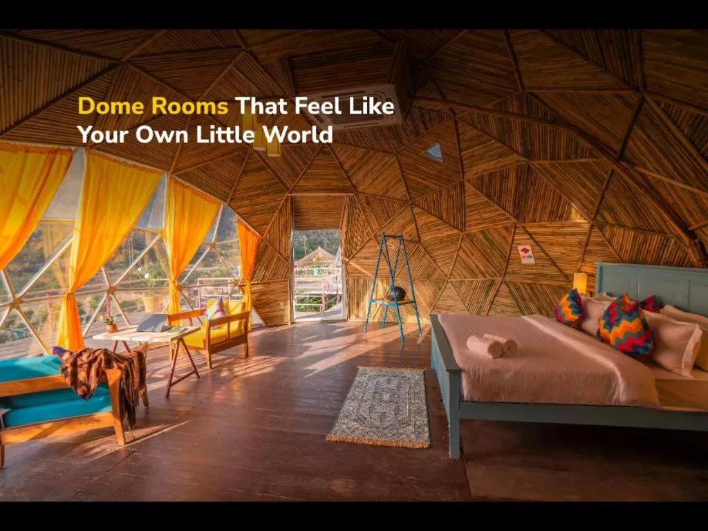 Bedroom, Bed in goSTOPS Dehradun, Maldevta