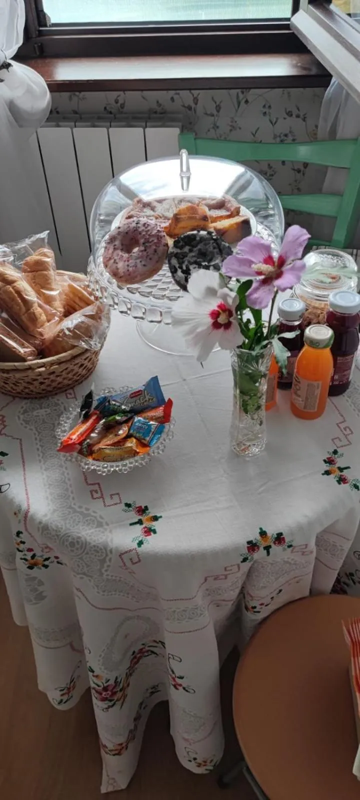 Continental breakfast in La Finestra sul Lago