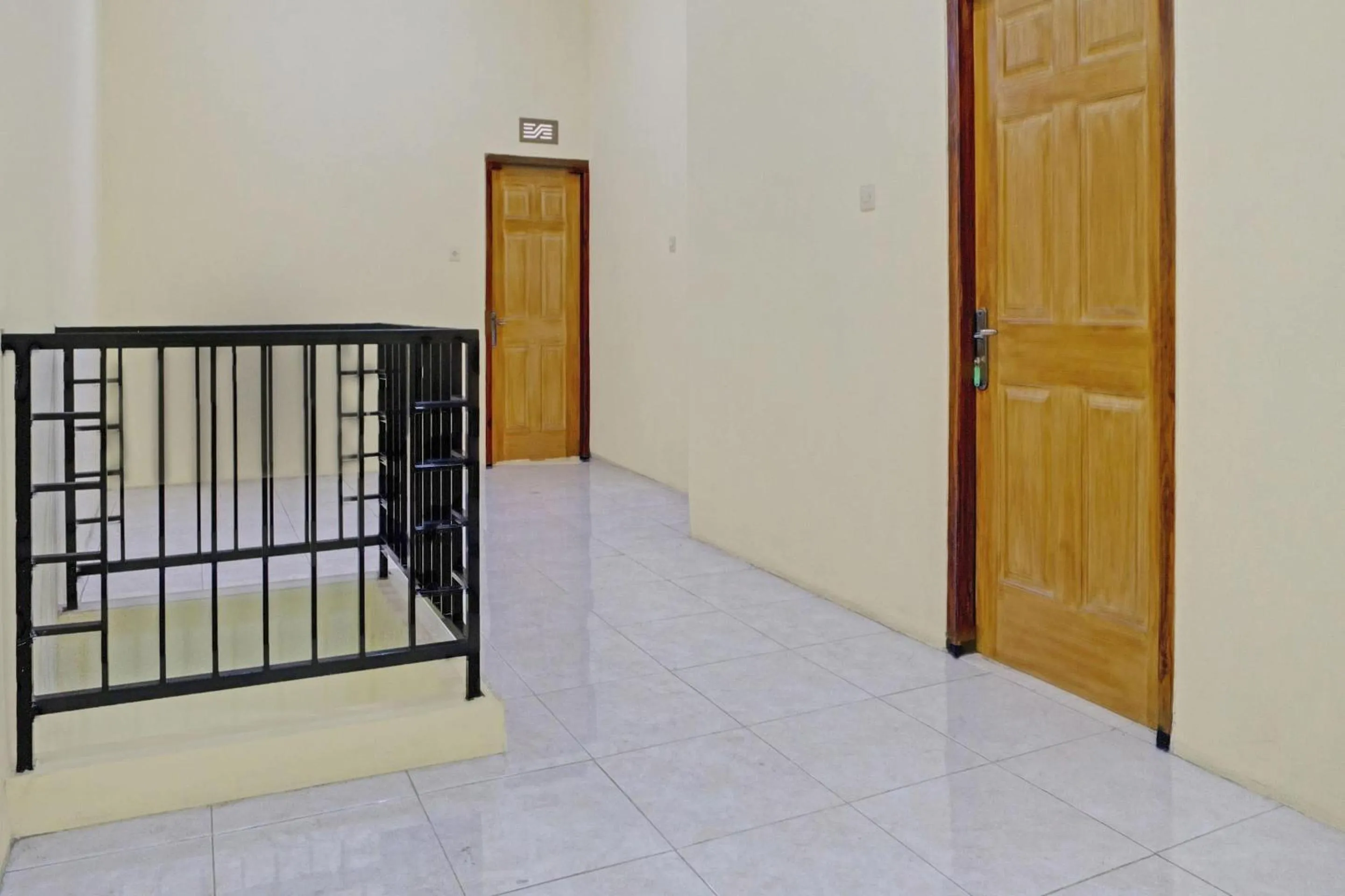 Lobby or reception, Bed in OYO Life 90737 Losmen Aini Syariah