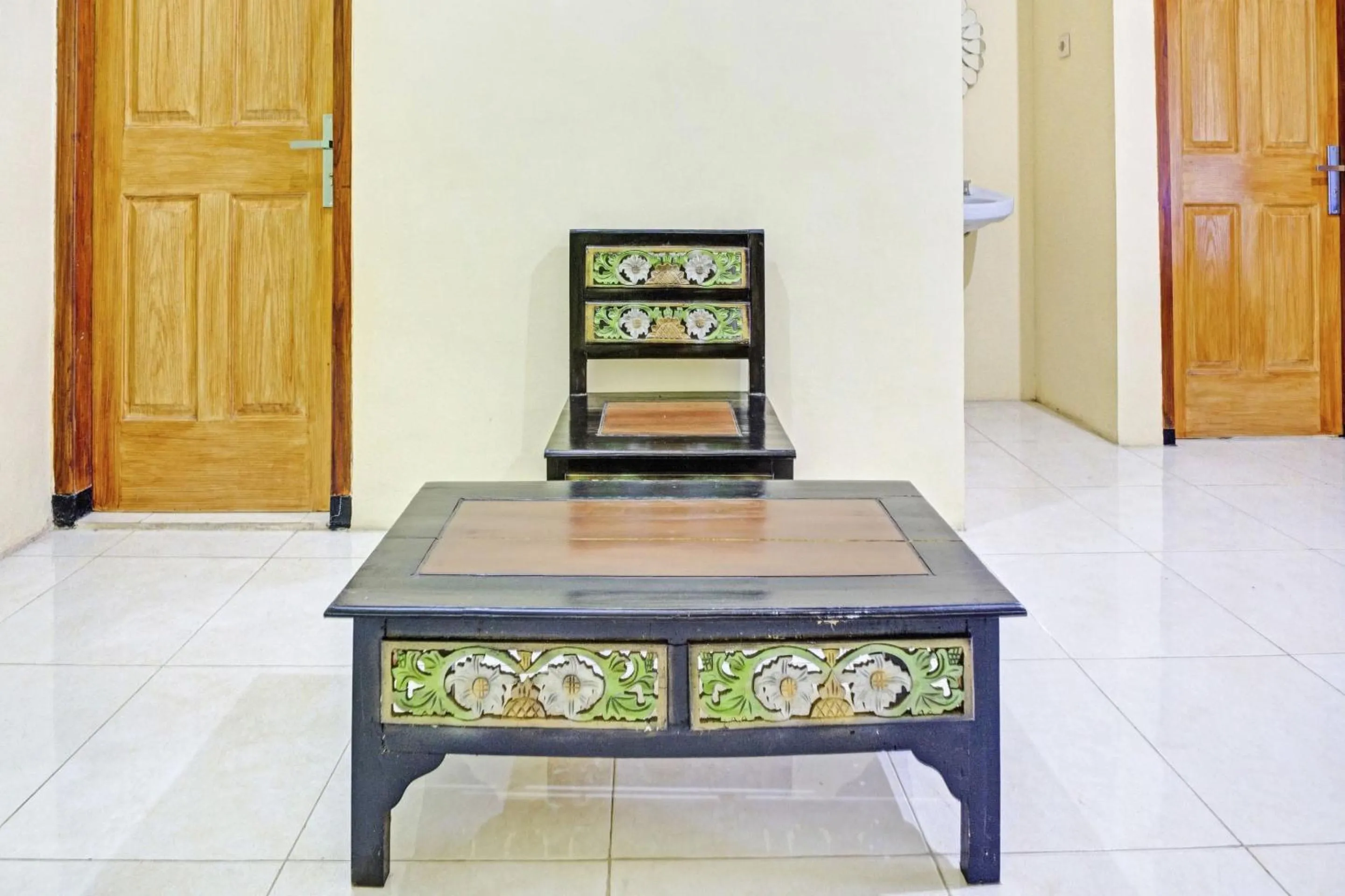 Lobby or reception in OYO Life 90737 Losmen Aini Syariah