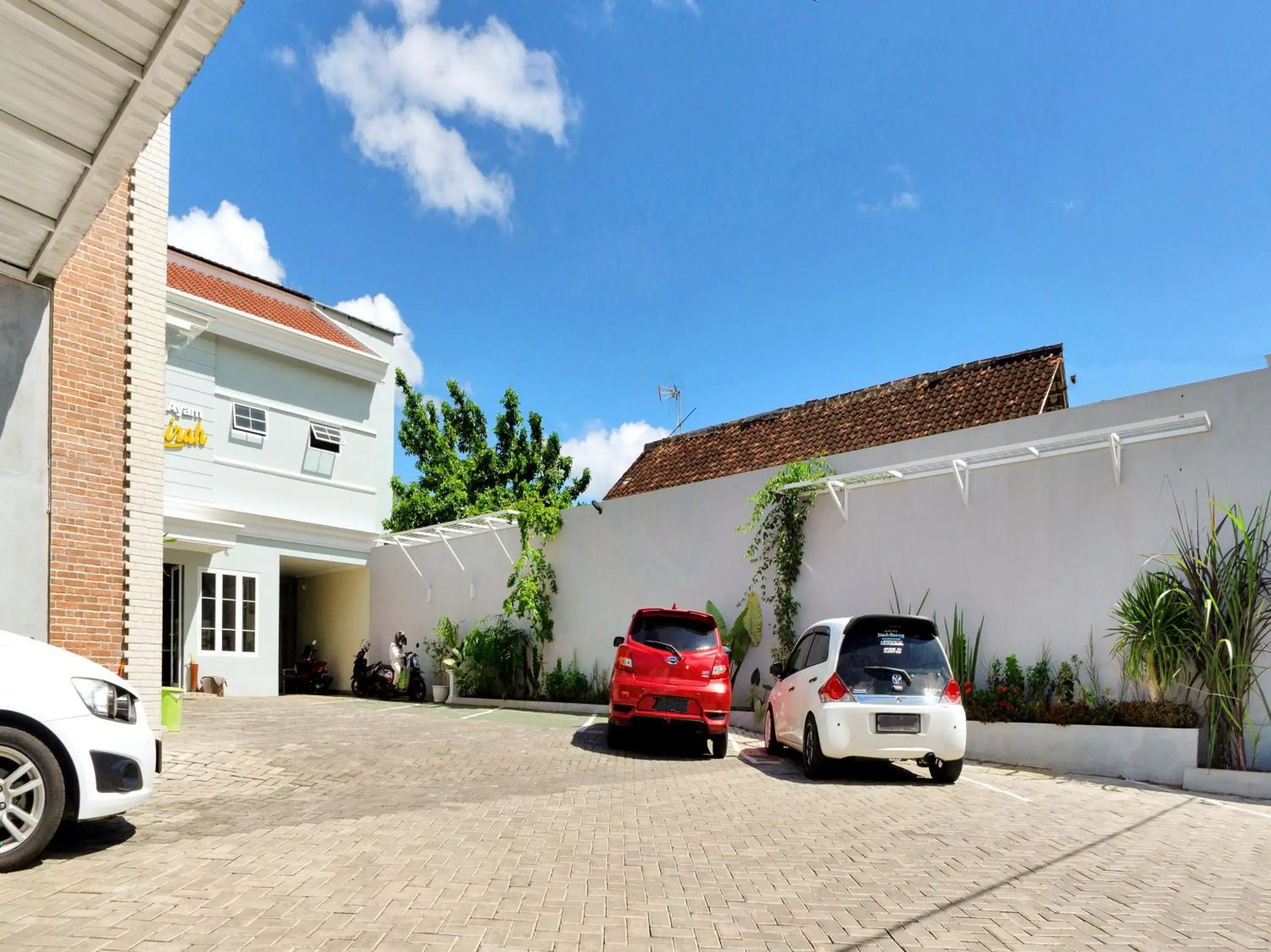 Property building in Padekosan Property building in Padekosan