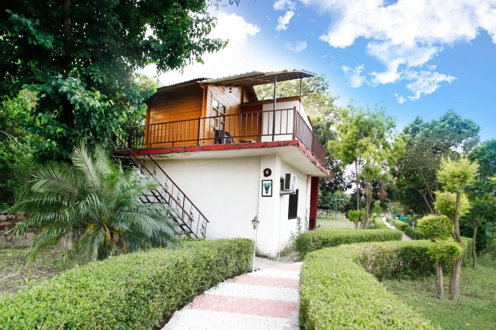 Garden in Vanasthali Jungle Resort Jim Corbett