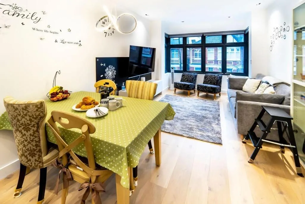 Modern duplex in Ealing Common