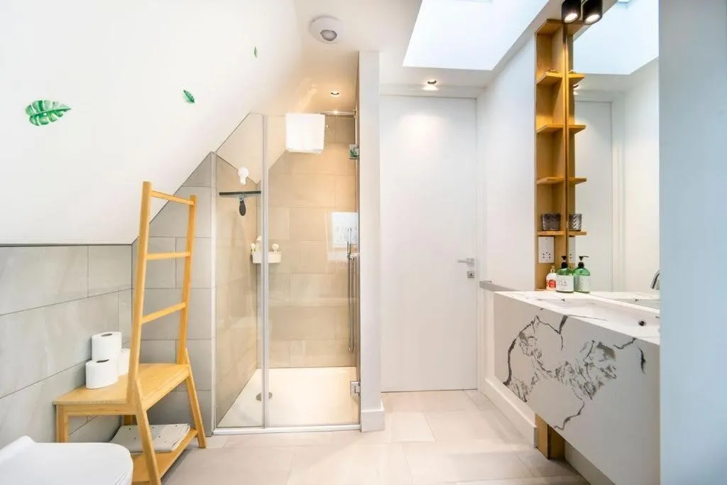 Modern duplex in Ealing Common