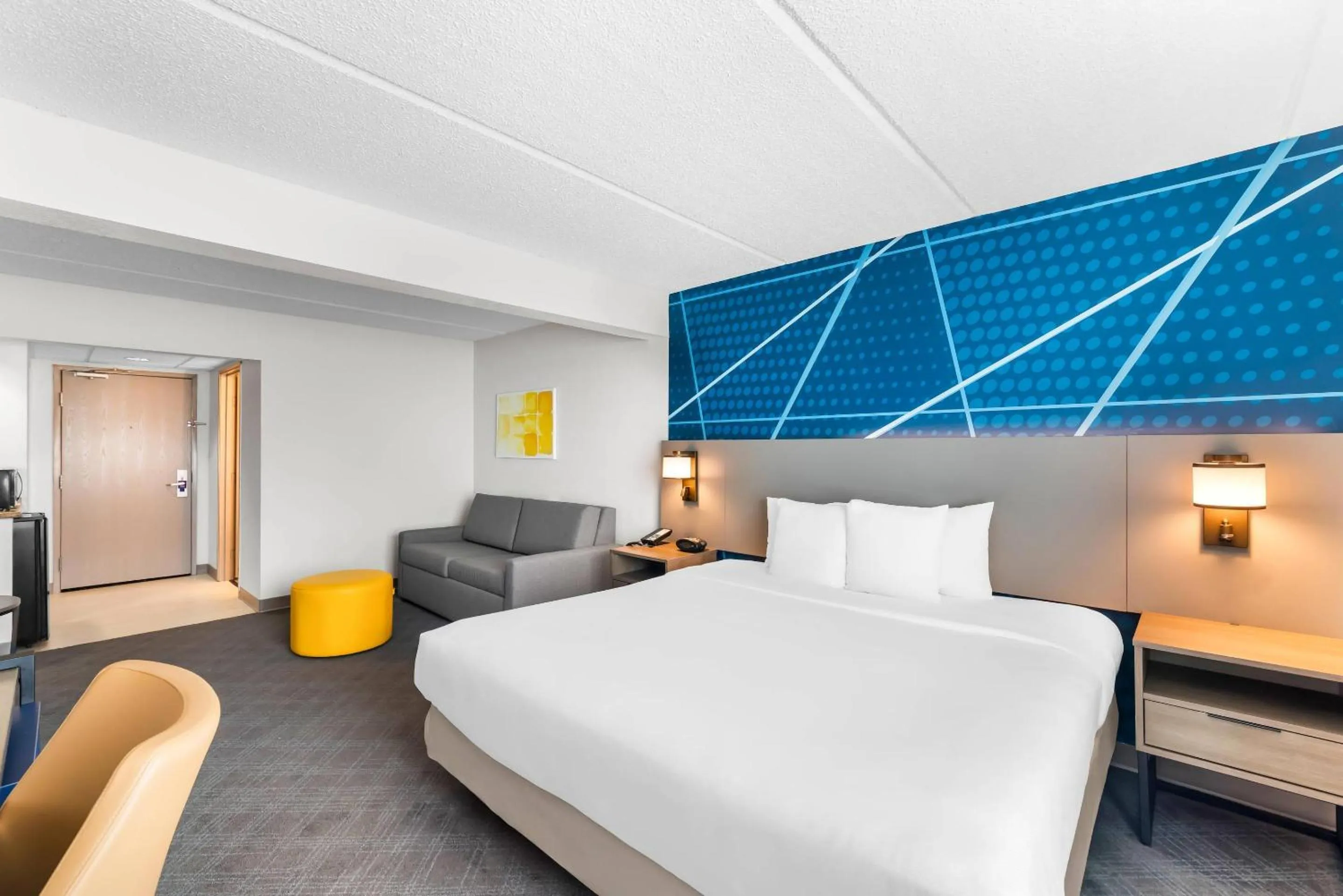 Bedroom, Bed in Comfort Suites Austin Airport