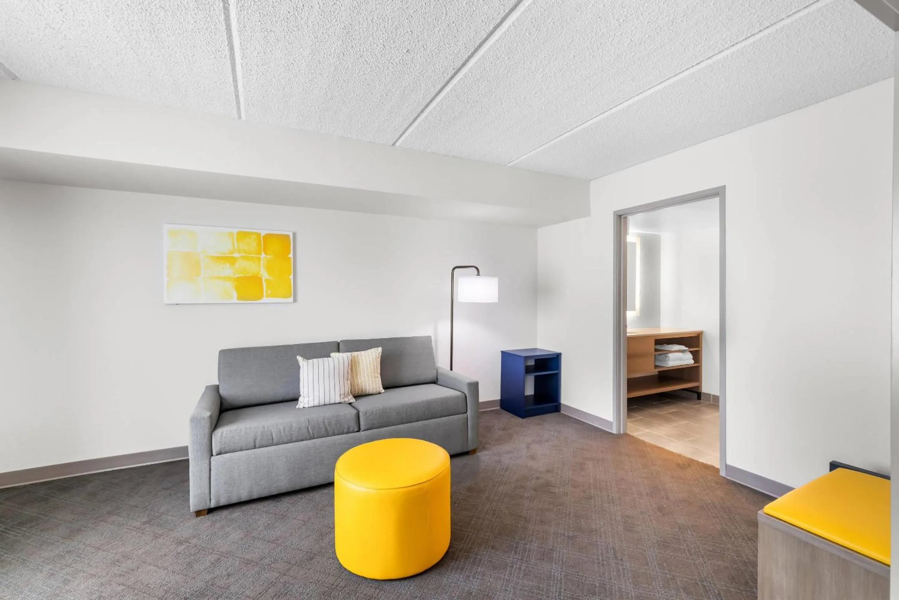 Bedroom in Comfort Suites Austin Airport