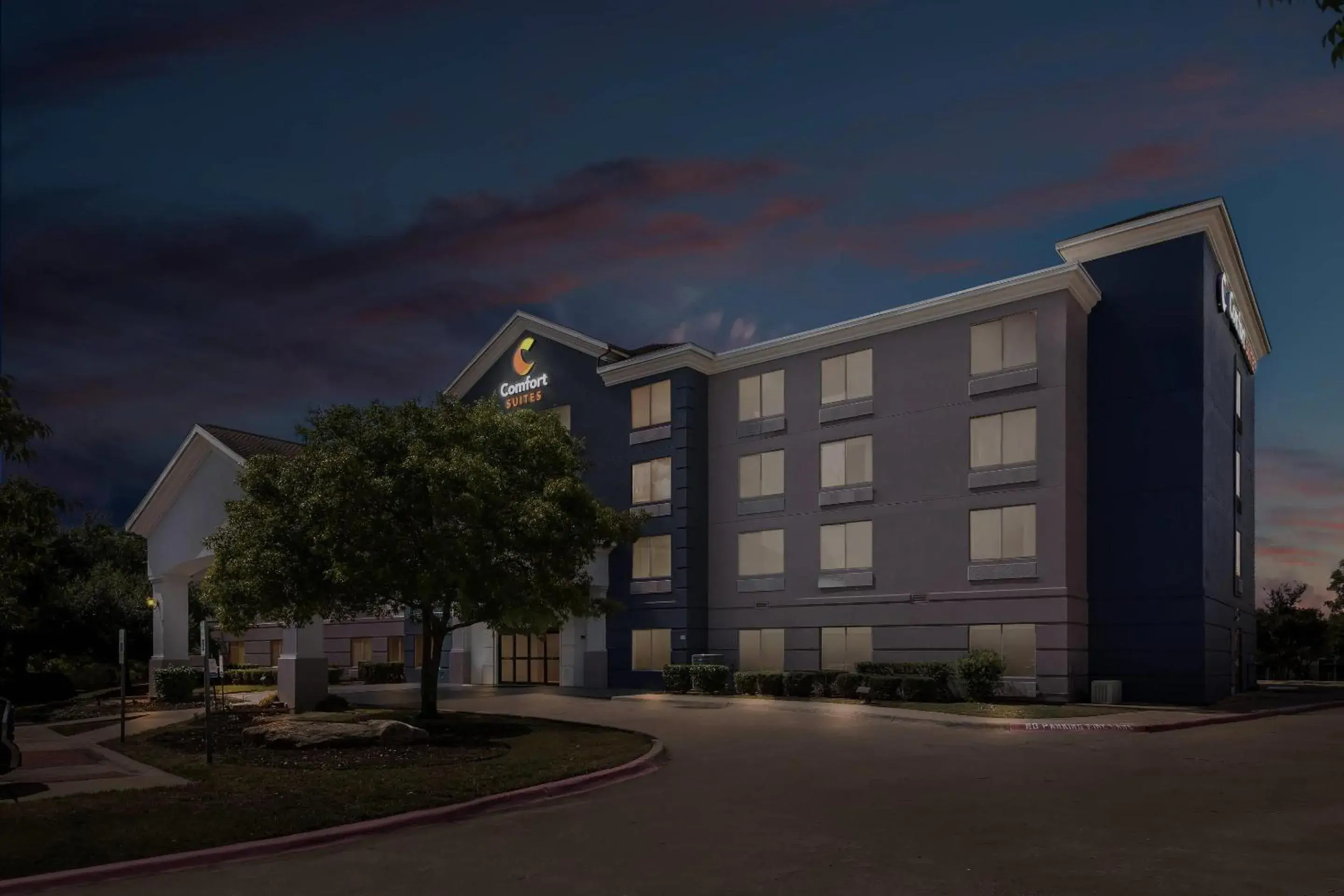 Property building in Comfort Suites Austin Airport Property building in Comfort Suites Austin Airport
