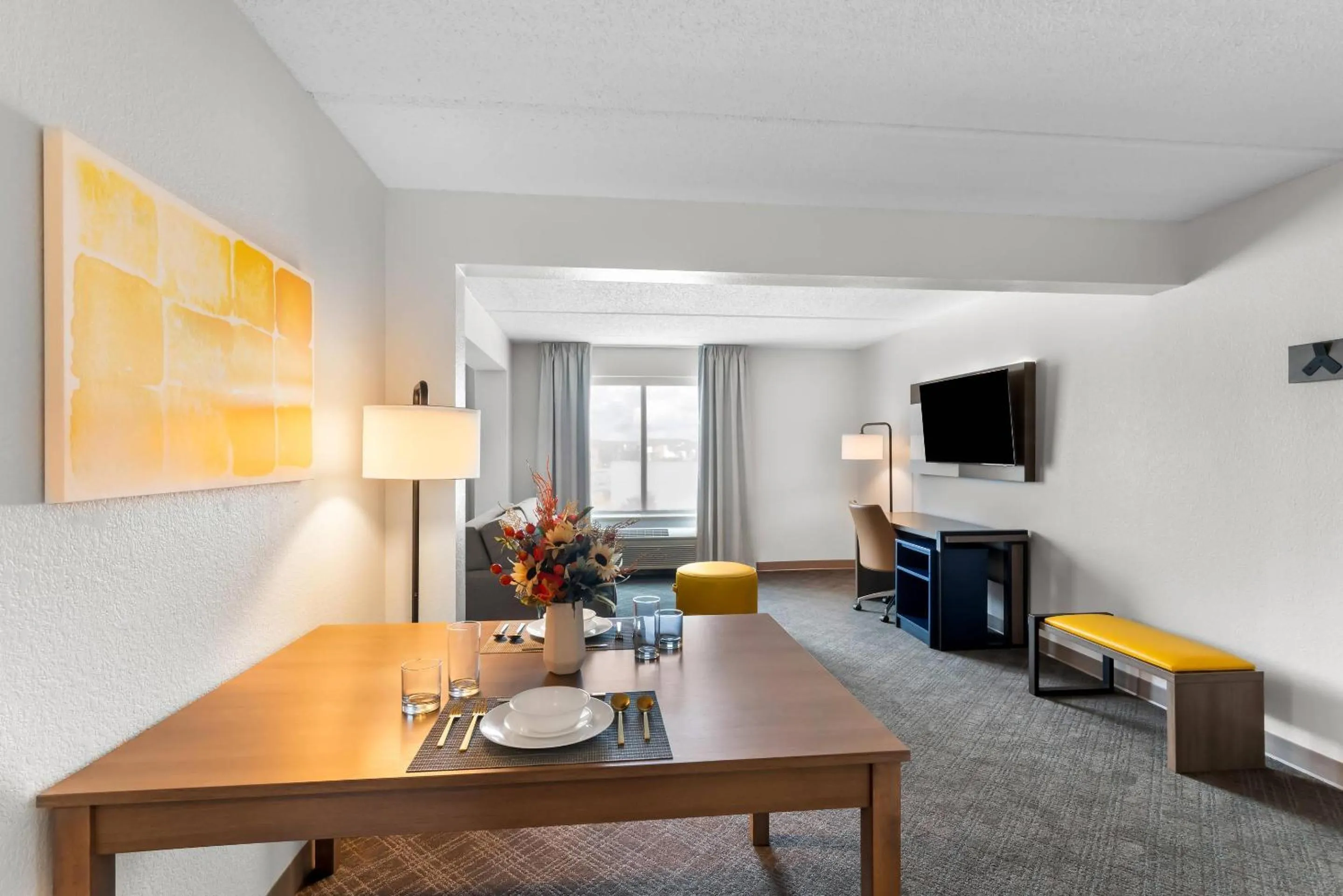 Bedroom in Comfort Suites Austin Airport