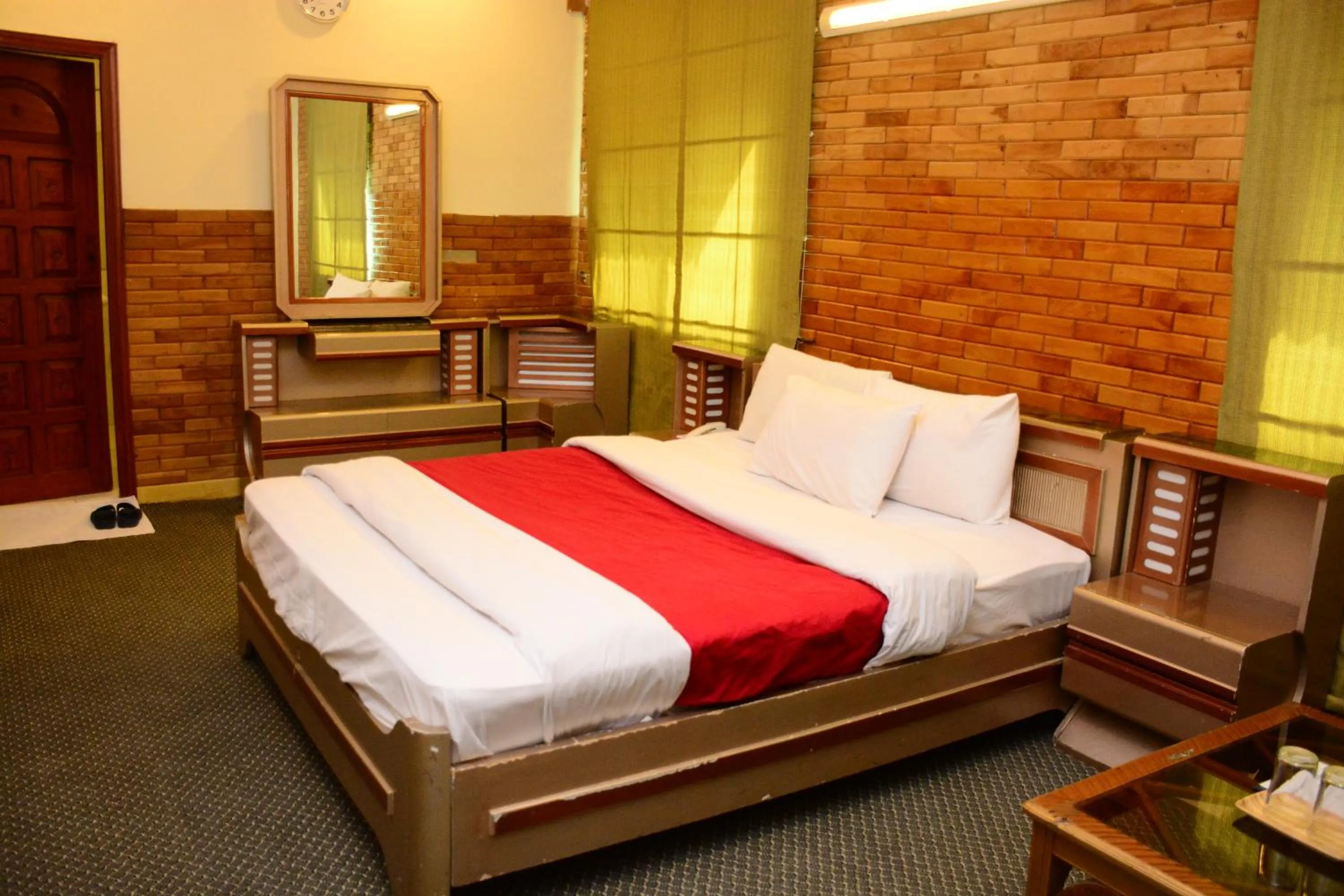 Photo of the whole room, Bed in Move-N-Pick Murree