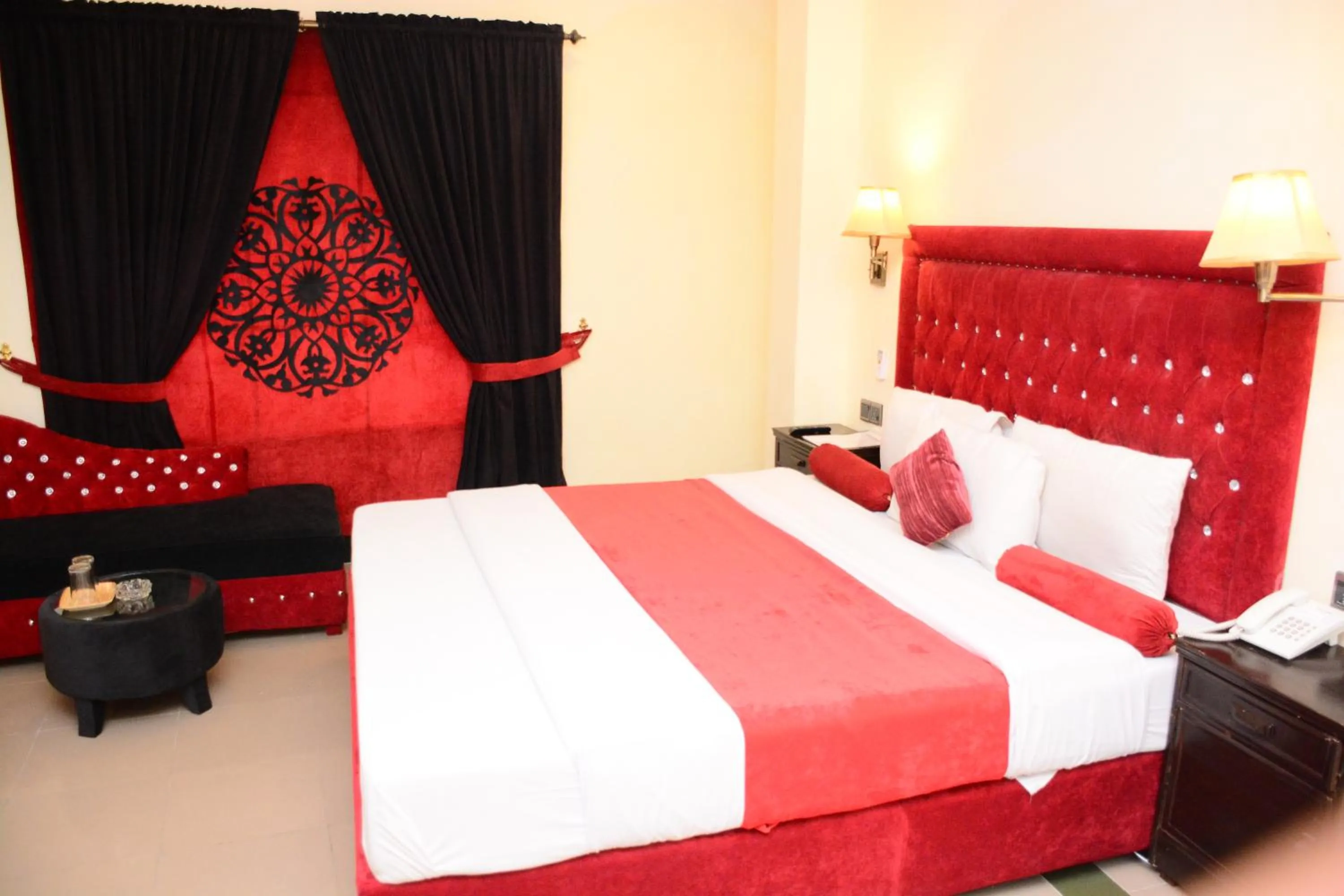 Bedroom, Bed in Move-N-Pick Murree