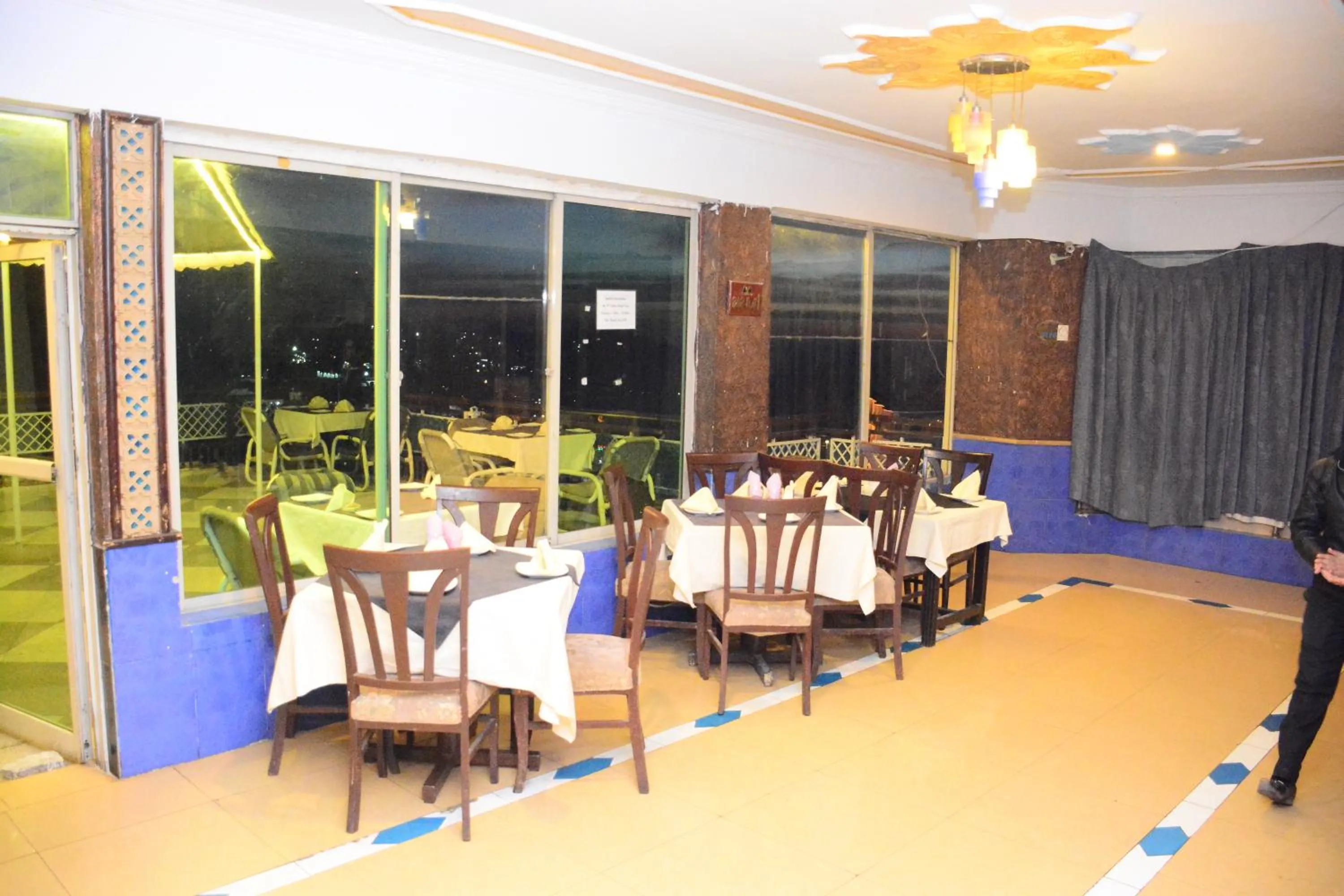 Restaurant/places to eat in Move-N-Pick Murree