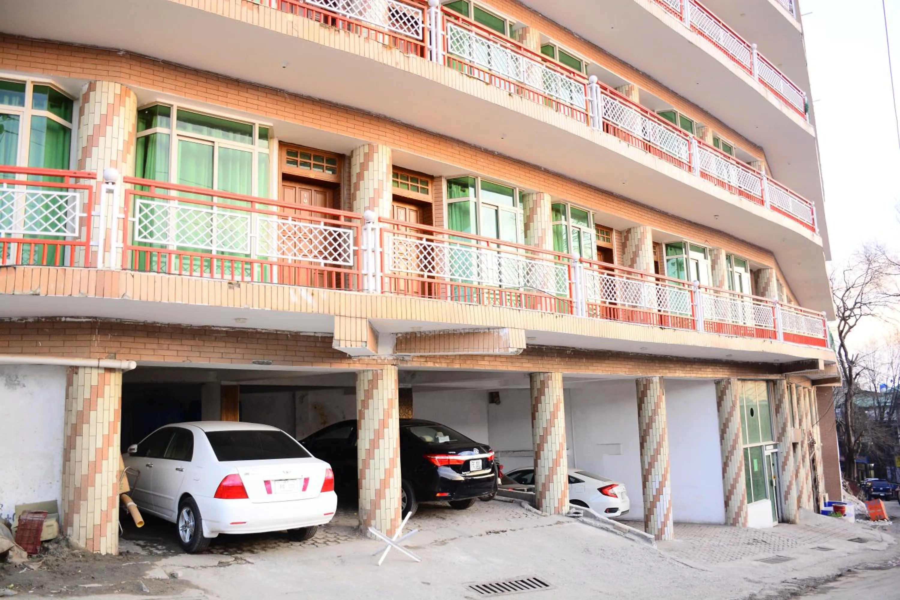 Facade/entrance in Move-N-Pick Murree