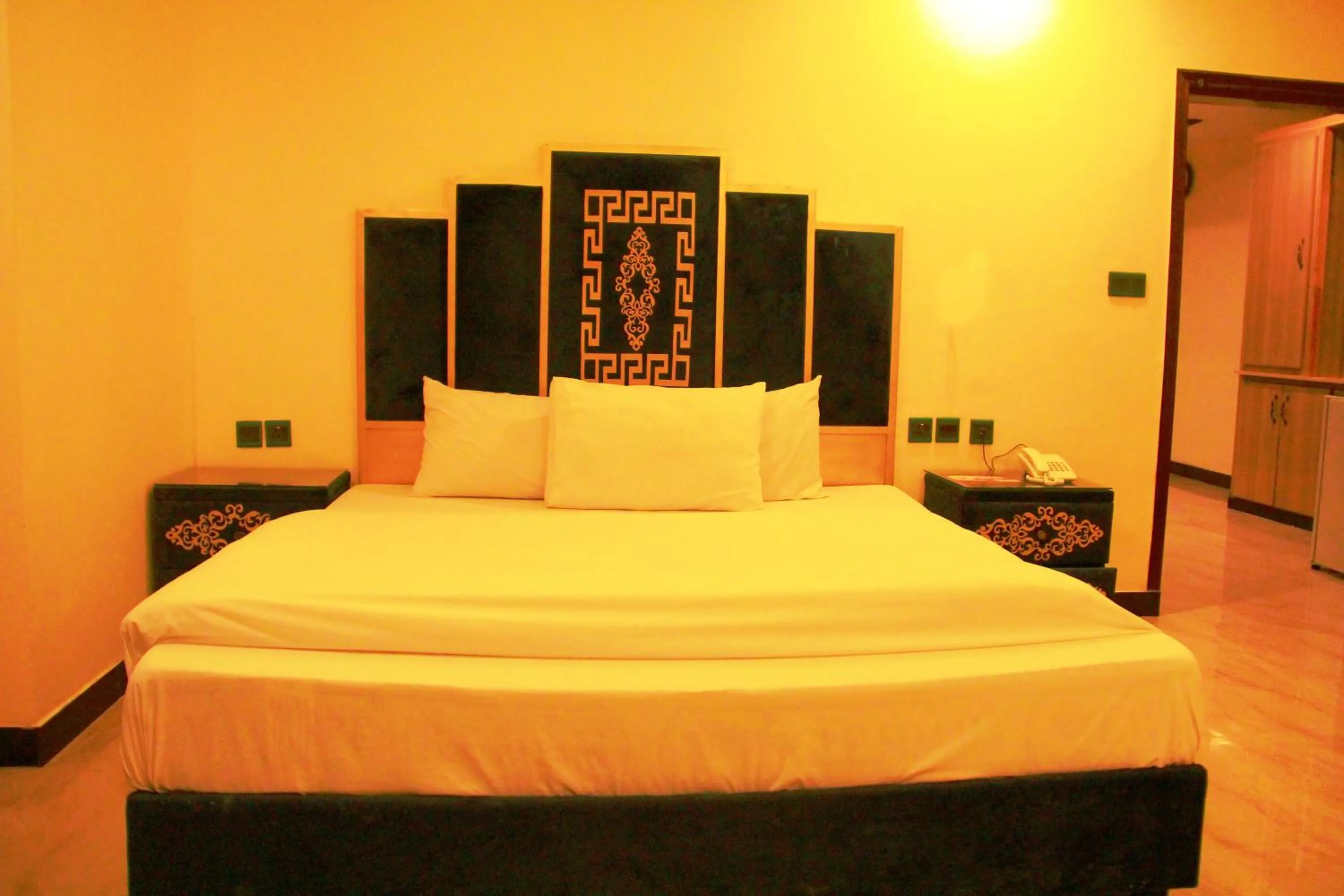 Bedroom, Bed in Move-N-Pick Murree