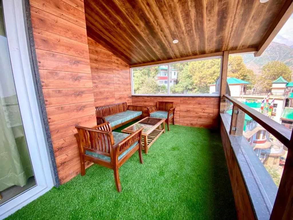 Balcony/Terrace in Hotel Woodville Inn - Hotel in Mcleodganj