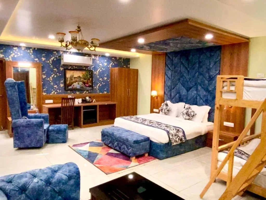 Photo of the whole room, Bed in Hotel Woodville Inn - Hotel in Mcleodganj