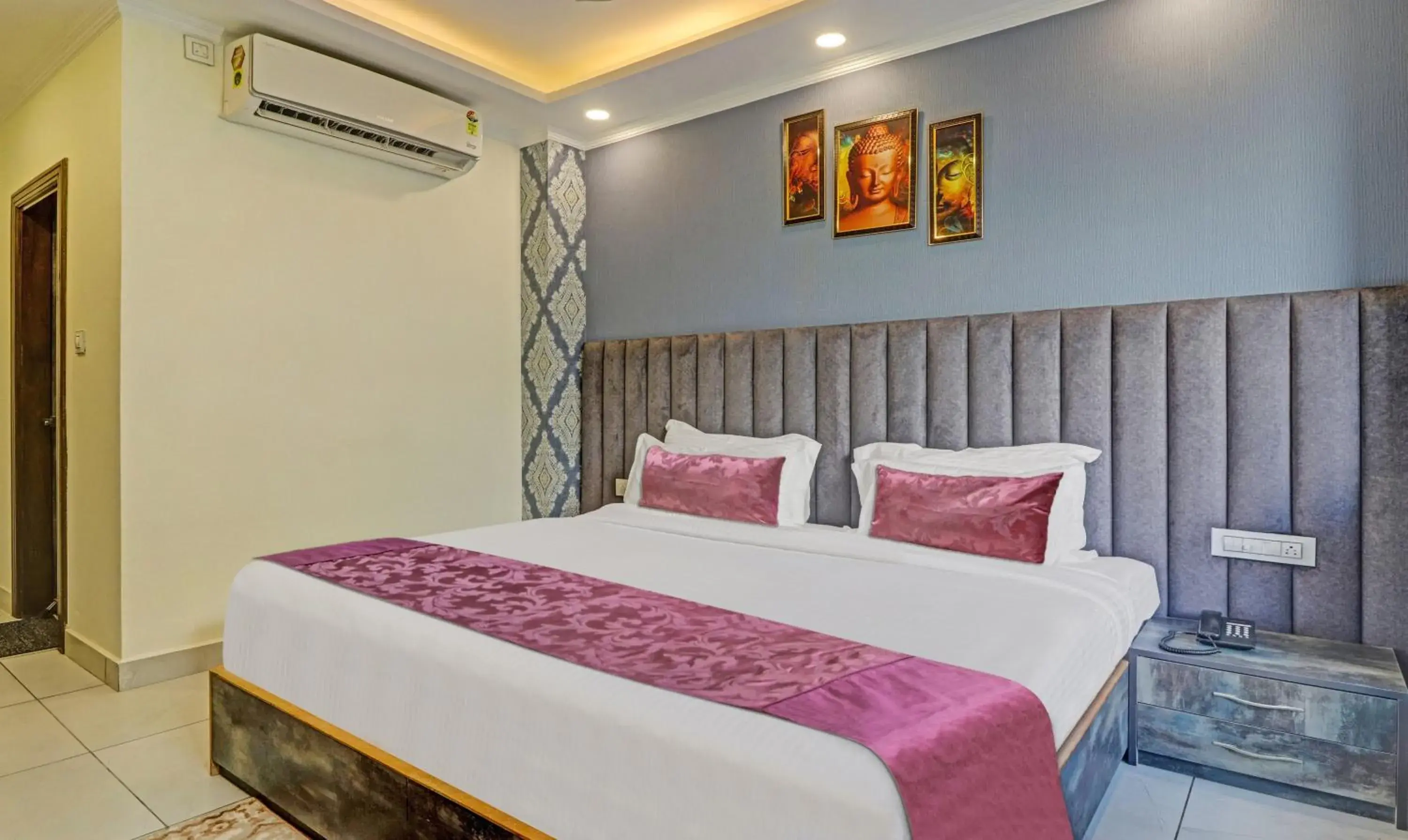 Bed in Hotel Woodville Inn - Hotel in Mcleodganj Bed in Hotel Woodville Inn - Hotel in Mcleodganj