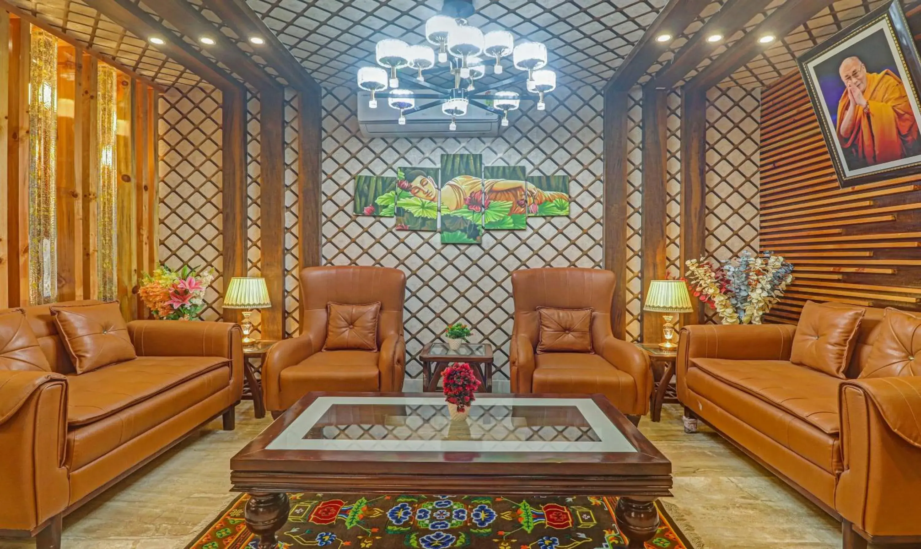 Property building in Hotel Woodville Inn - Hotel in Mcleodganj Property building in Hotel Woodville Inn - Hotel in Mcleodganj