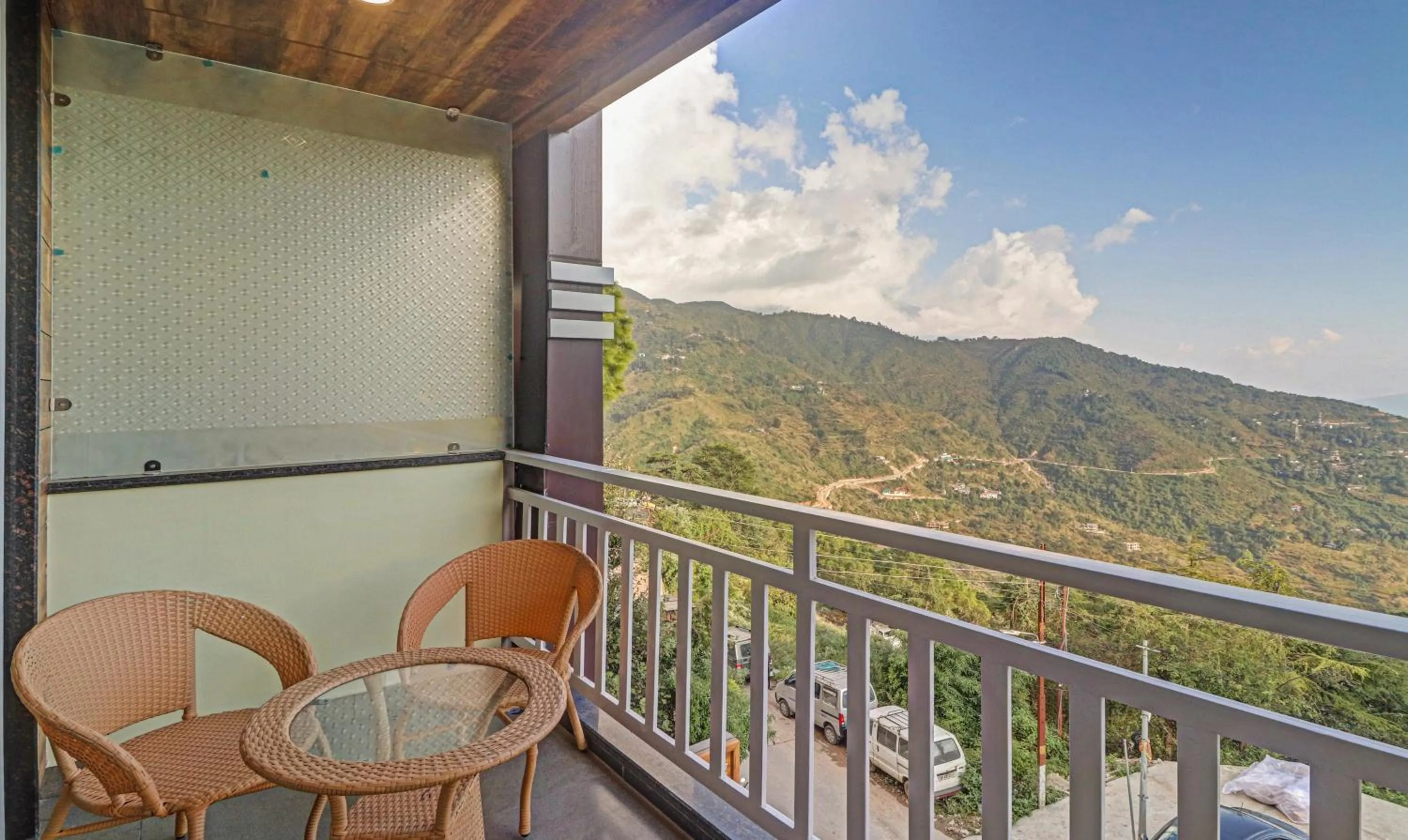 Balcony/Terrace in Hotel Woodville Inn - Hotel in Mcleodganj