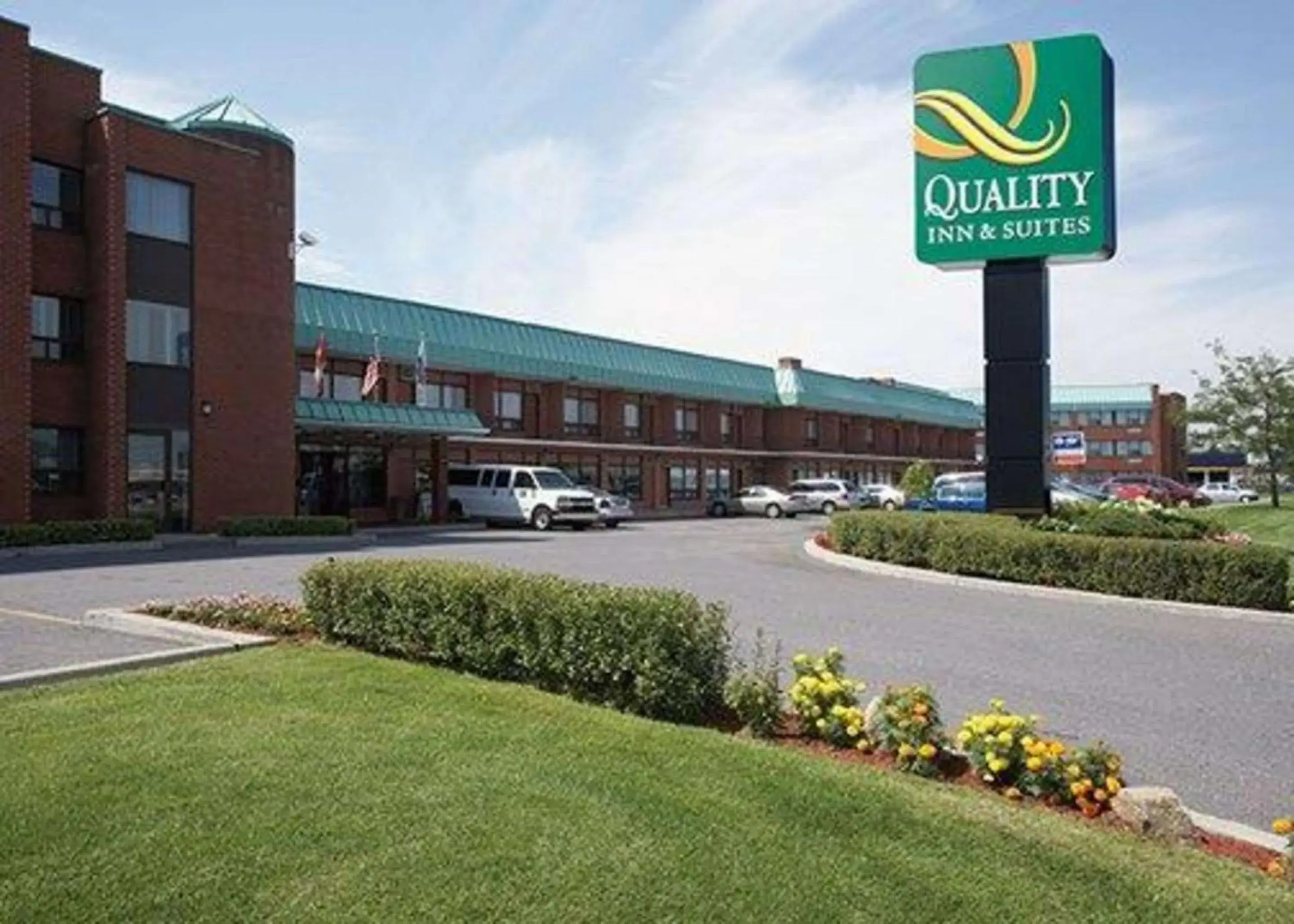 Property building in Quality Inn & Suites PE Trudeau Airport Property building in Quality Inn & Suites PE Trudeau Airport