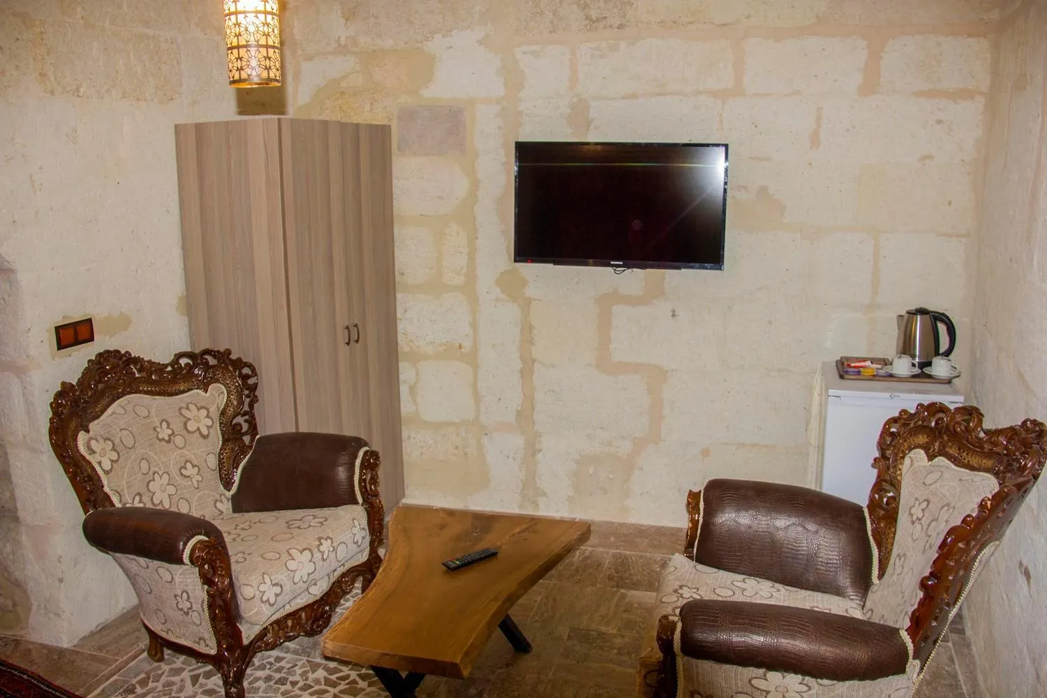 Seating area in Junior Ottoman Cave