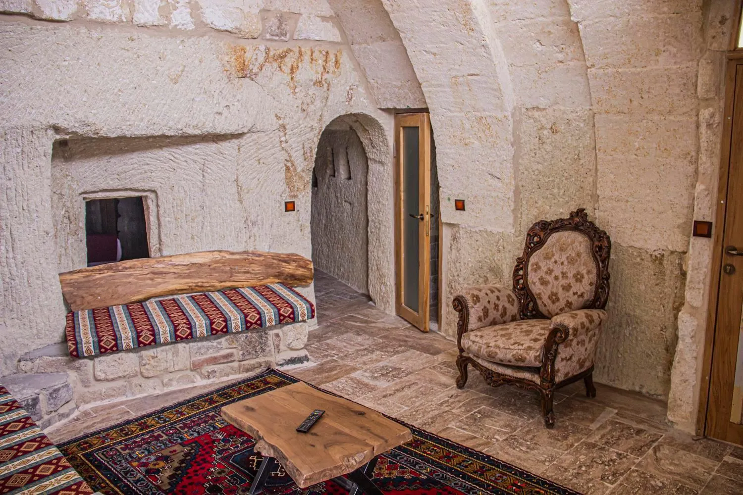 Living room, Bed in Junior Ottoman Cave