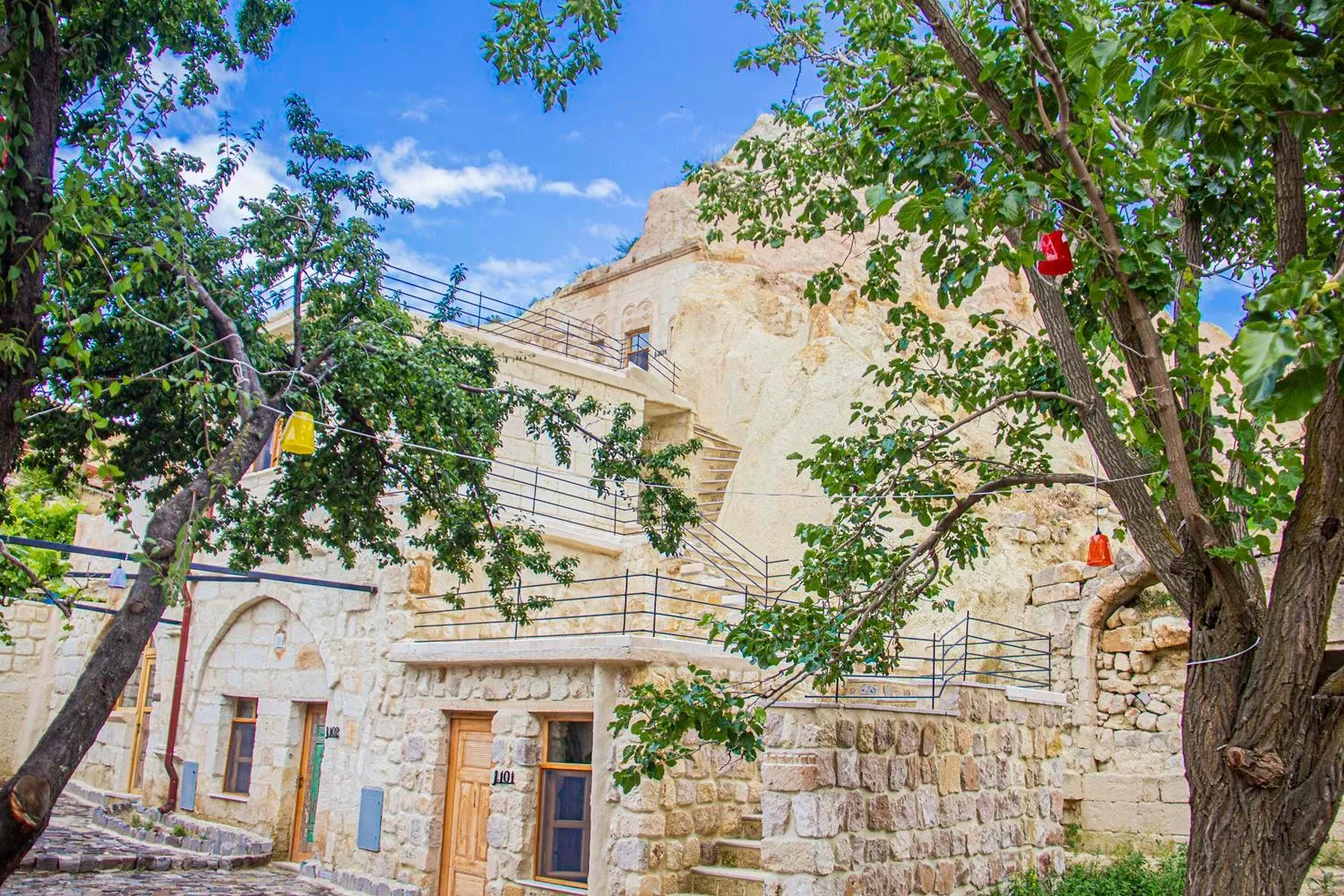 Property building in Junior Ottoman Cave