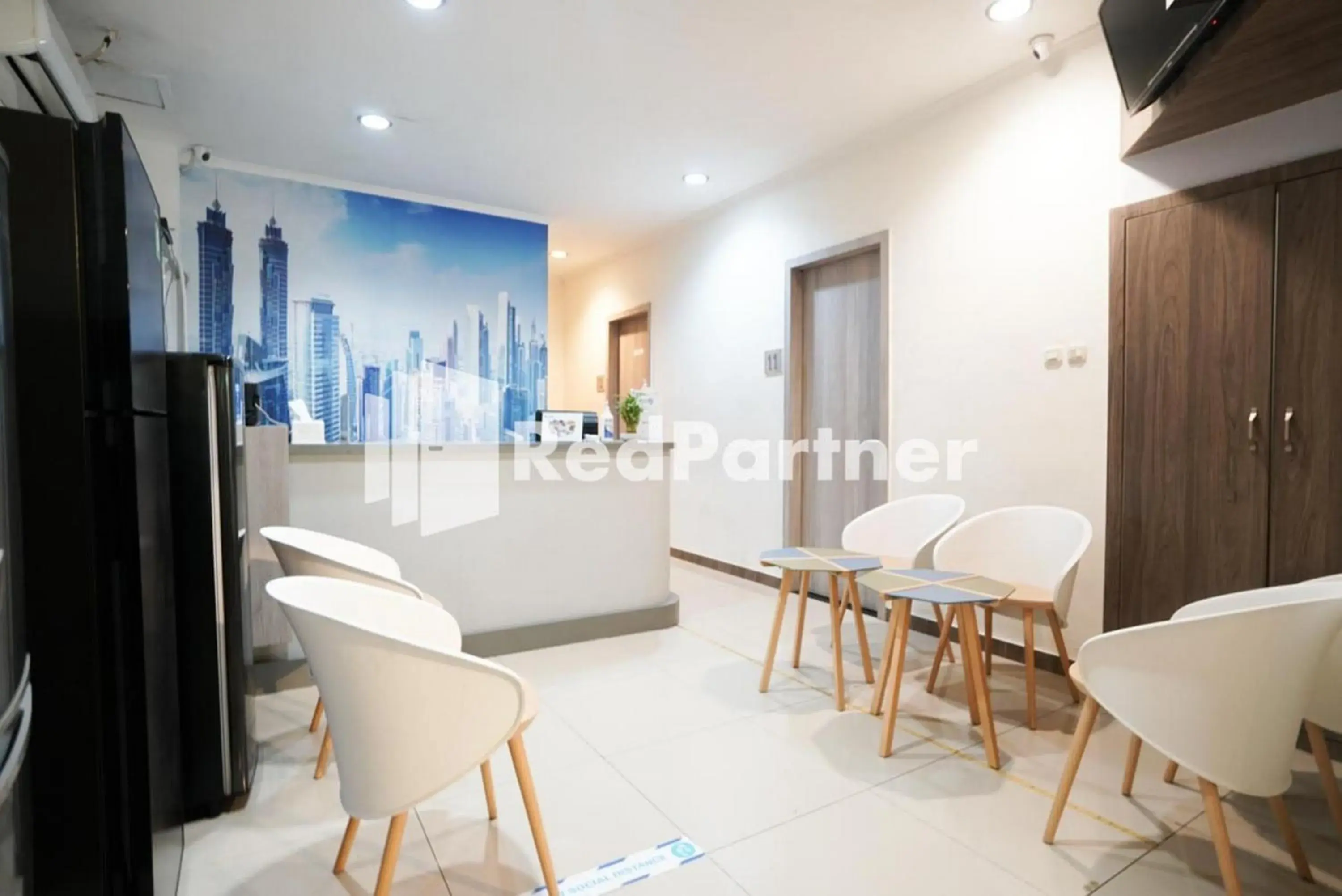 Lobby or reception in Eascot Hotel Mitra RedDoorz Lobby or reception in Eascot Hotel Mitra RedDoorz