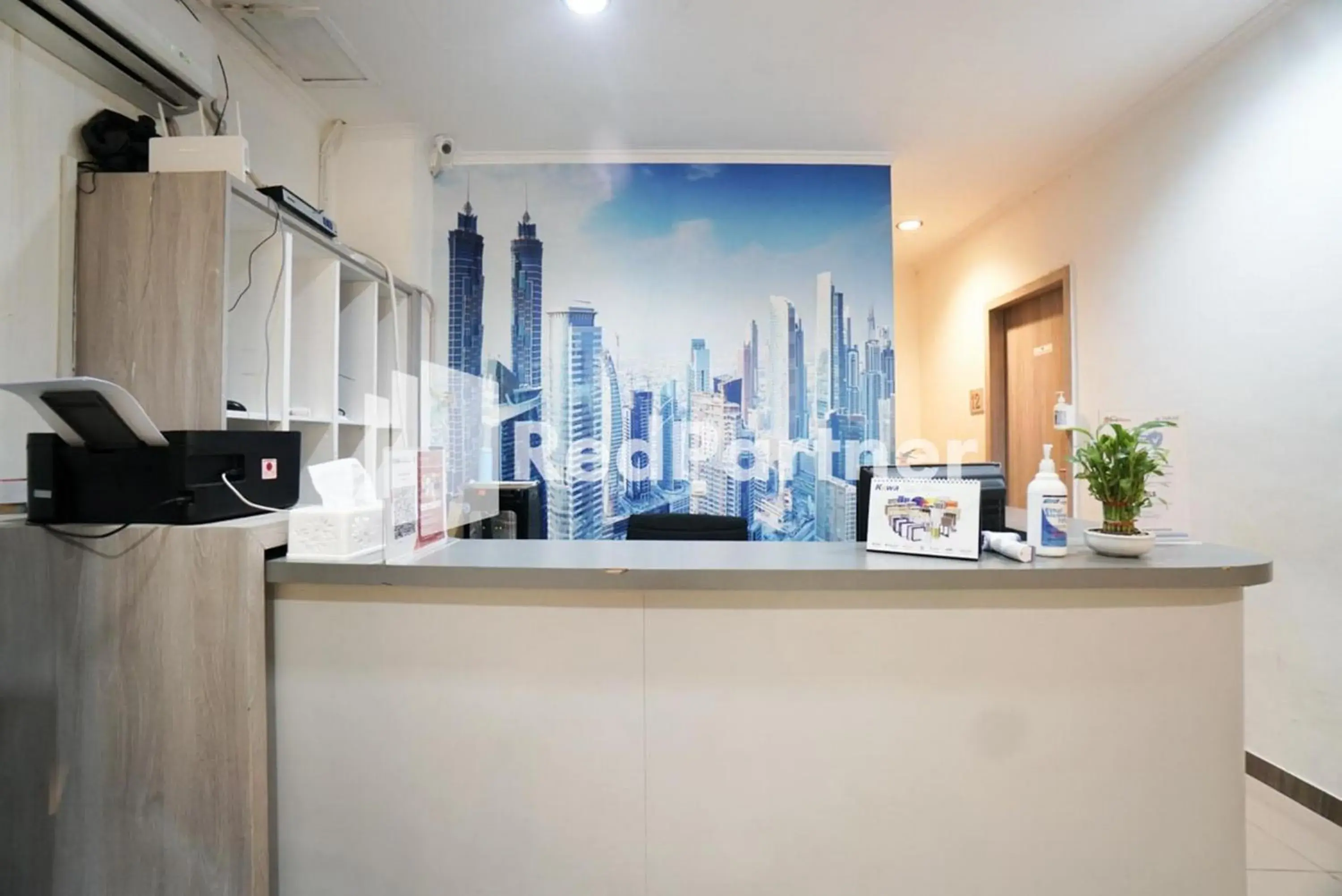 Lobby or reception in Eascot Hotel Mitra RedDoorz Lobby or reception in Eascot Hotel Mitra RedDoorz