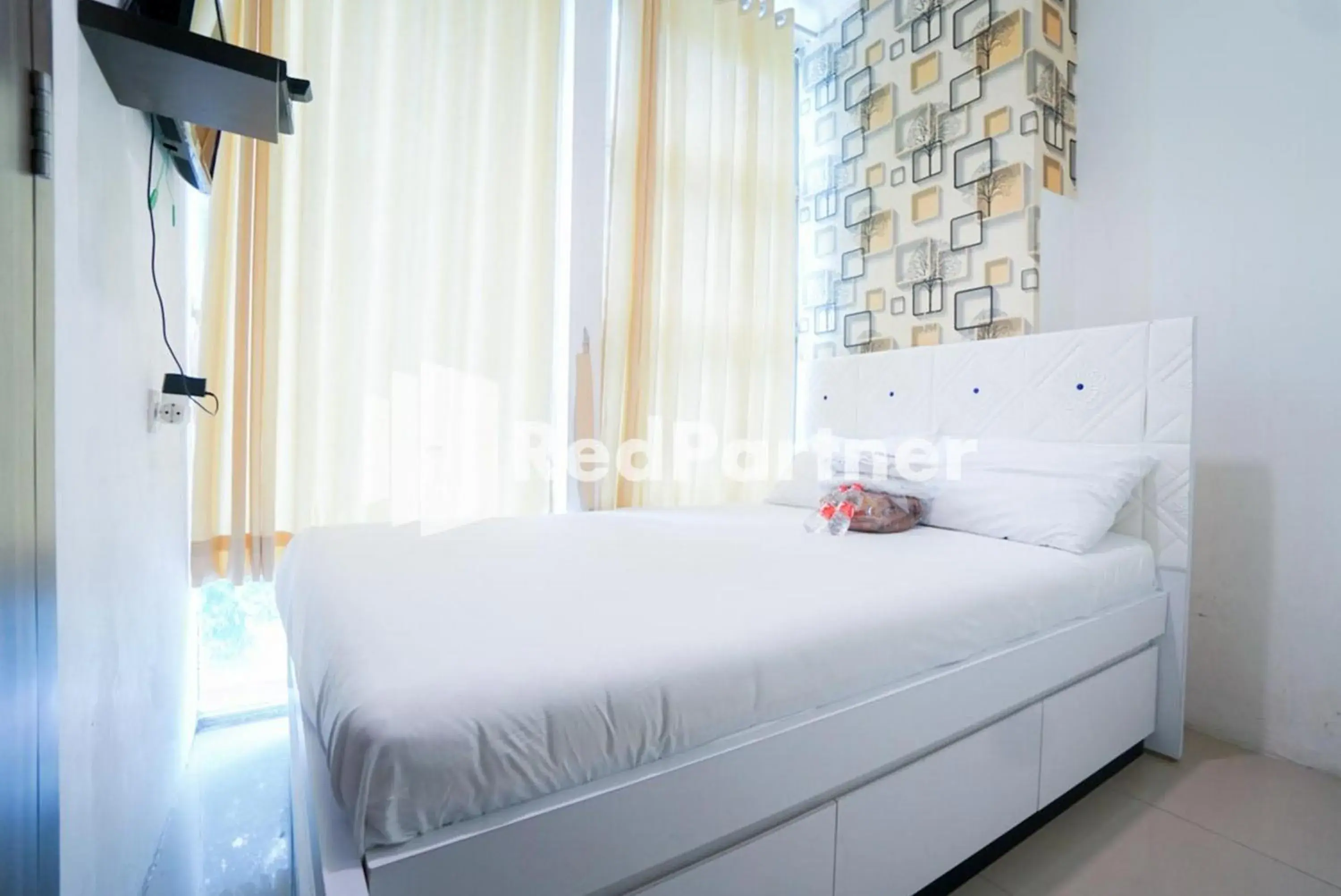 Bedroom, Bed in Eascot Hotel Mitra RedDoorz Bedroom, Bed in Eascot Hotel Mitra RedDoorz