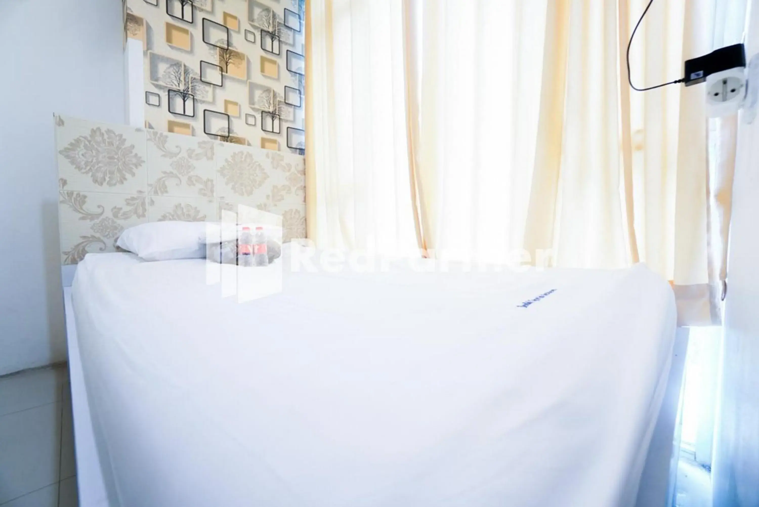 Bedroom, Bed in Eascot Hotel Mitra RedDoorz Bedroom, Bed in Eascot Hotel Mitra RedDoorz