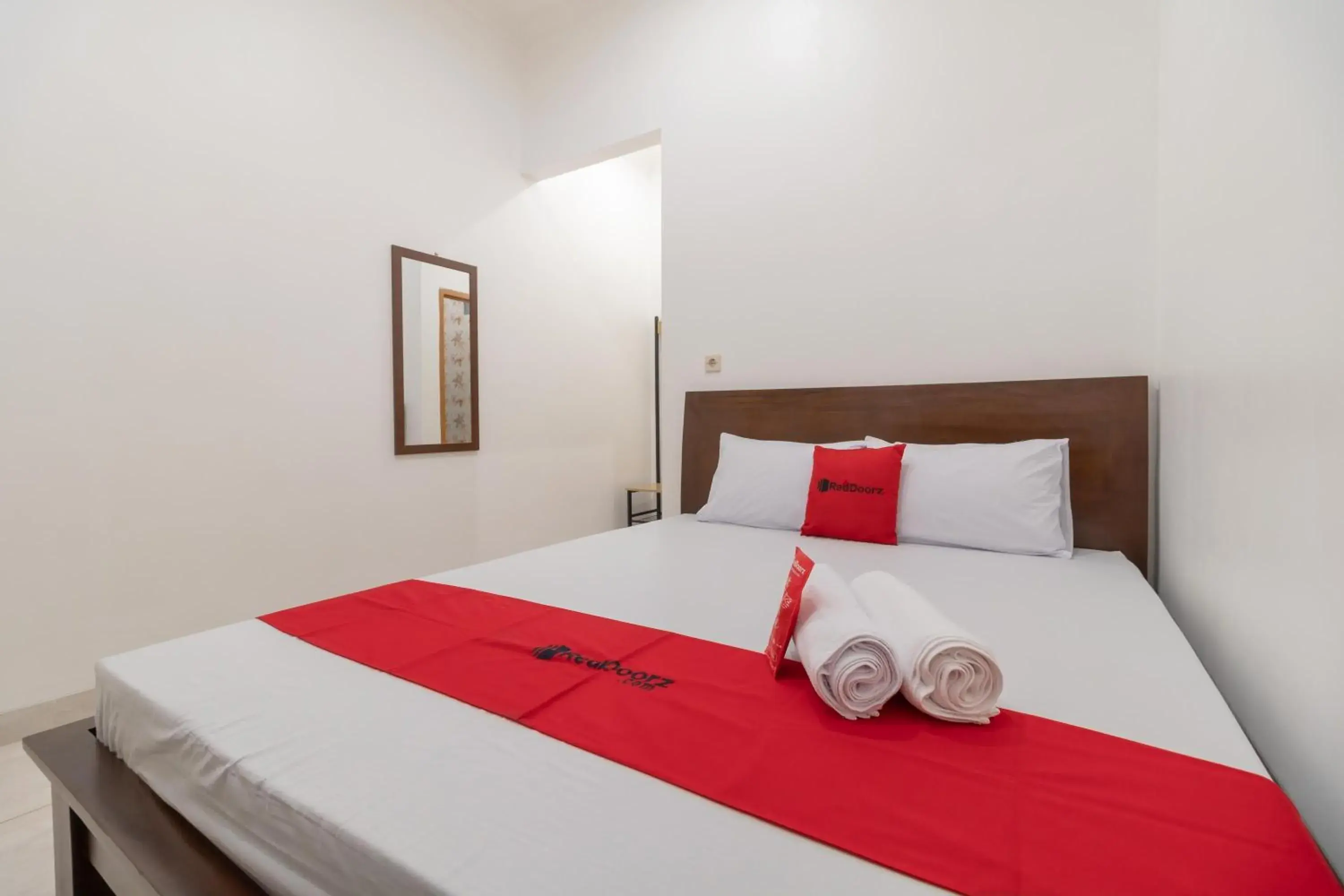 Bed in RedDoorz Syariah near Summarecon Mall Bekasi Bed in RedDoorz Syariah near Summarecon Mall Bekasi