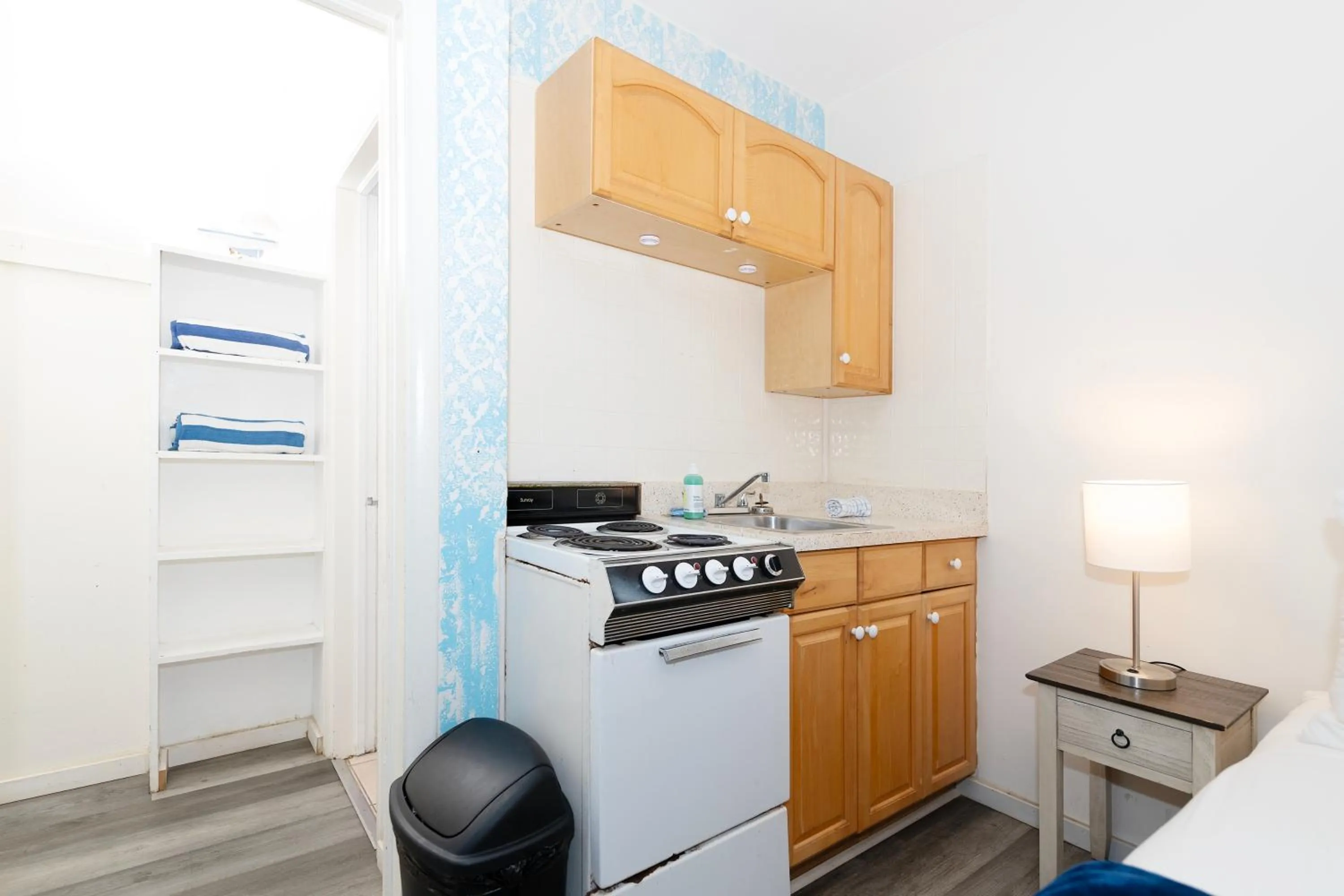 Tropic Isle Hotel & Apartment