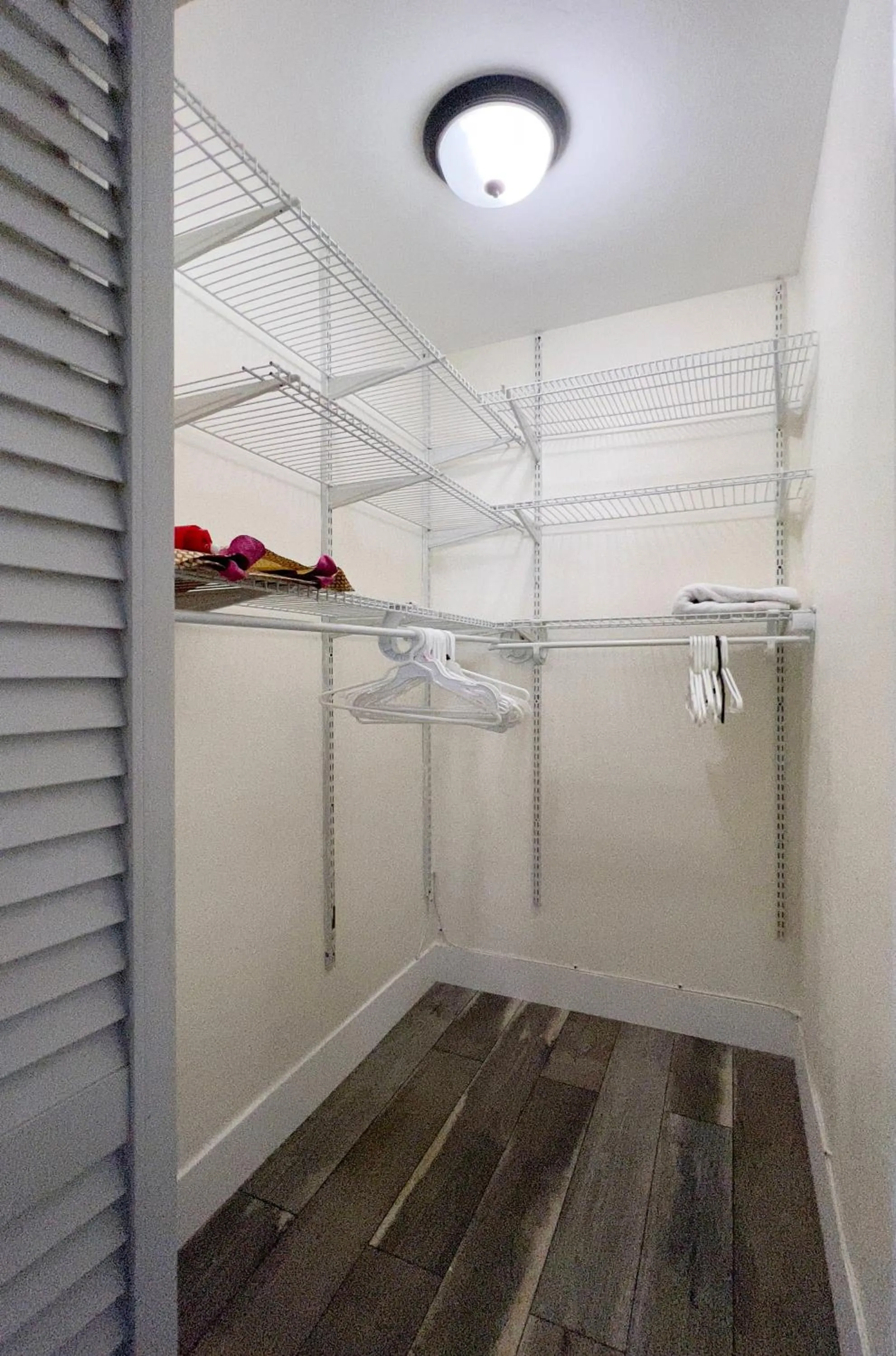 Tropic Isle Hotel & Apartment