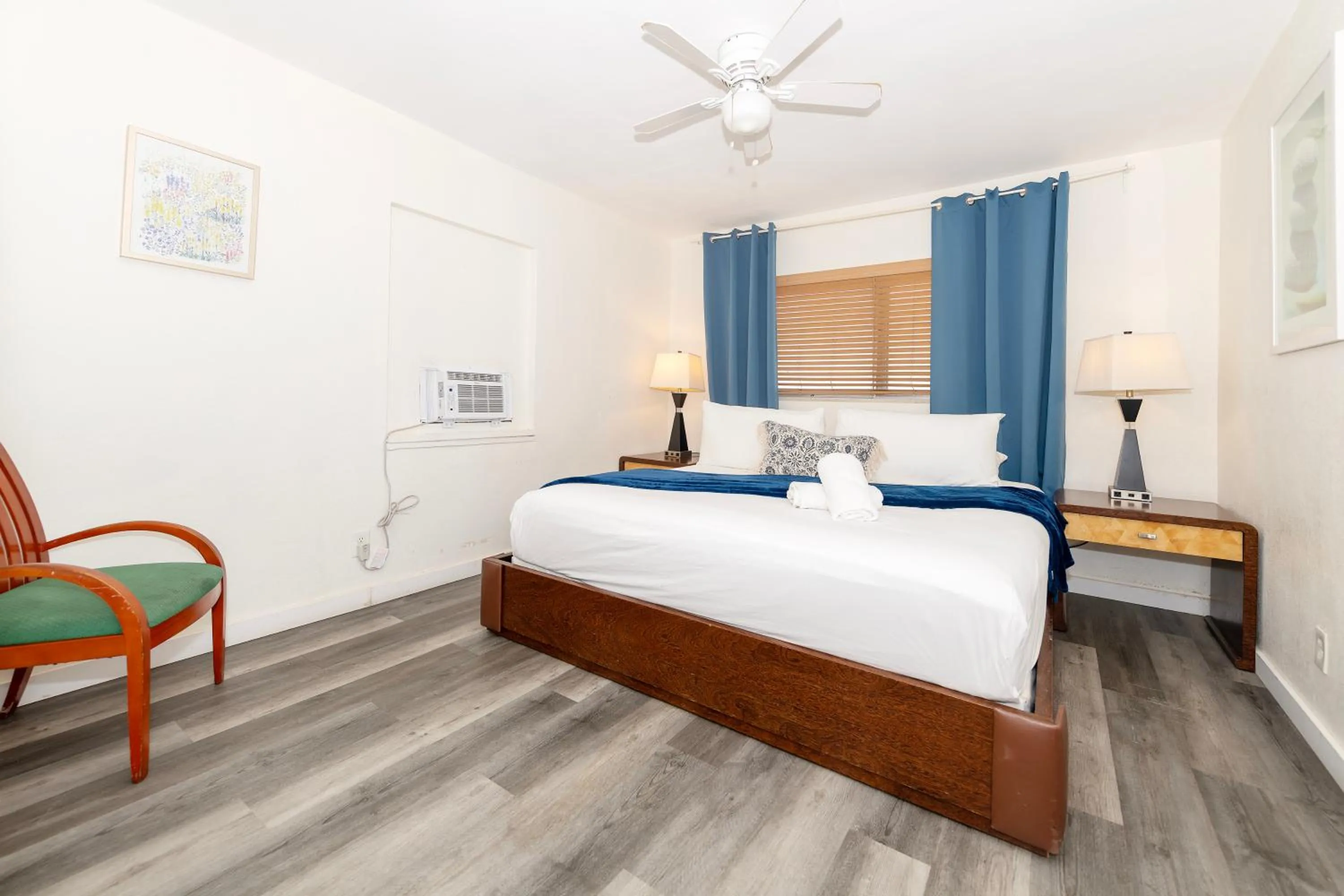 Bedroom, Bed in Tropic Isle Hotel & Apartment