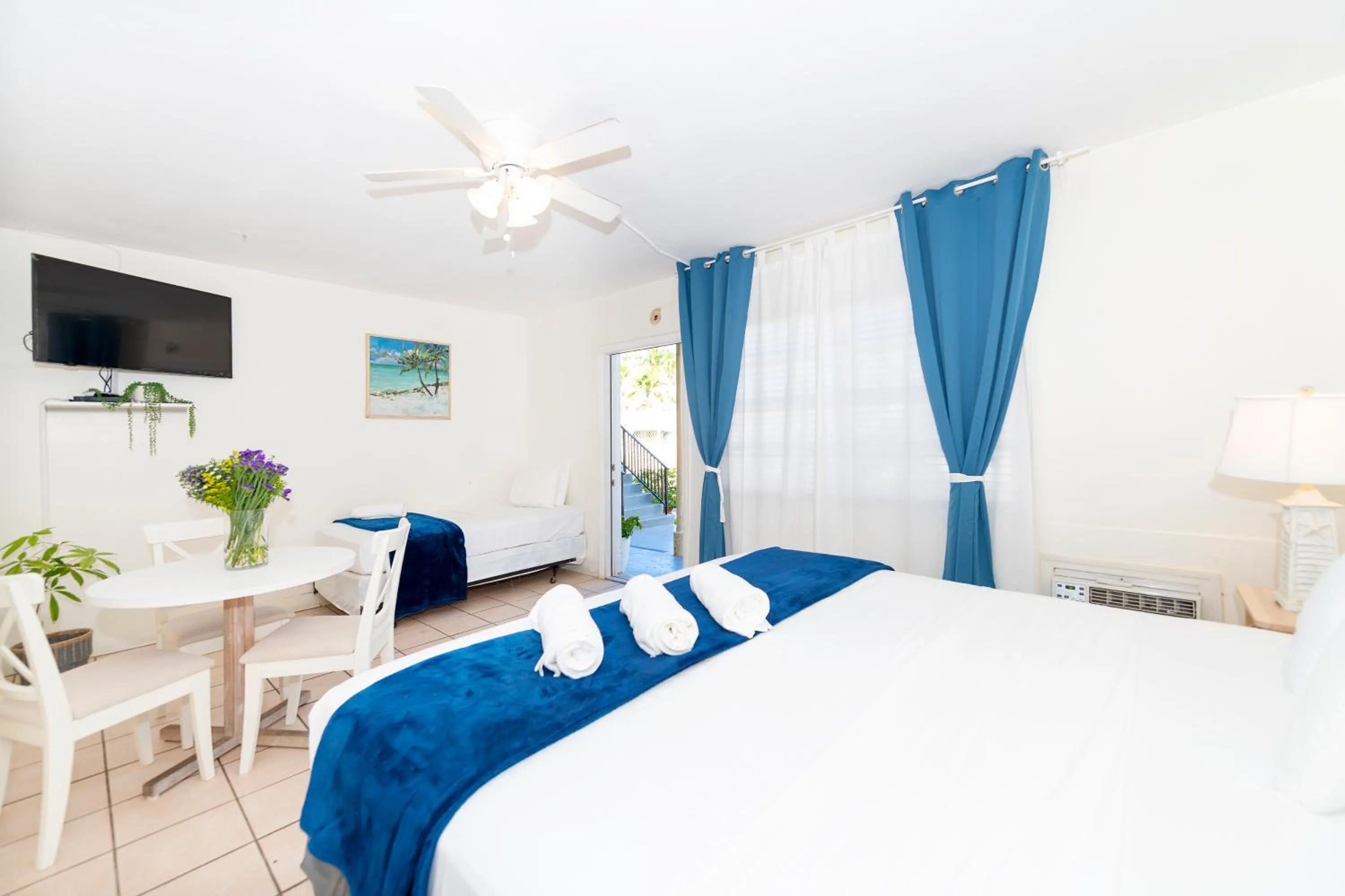 Bed in Tropic Isle Hotel & Apartment