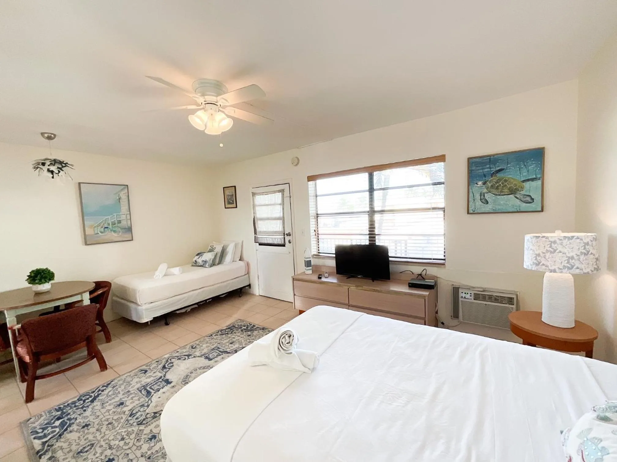 Bed in Tropic Isle Hotel & Apartment