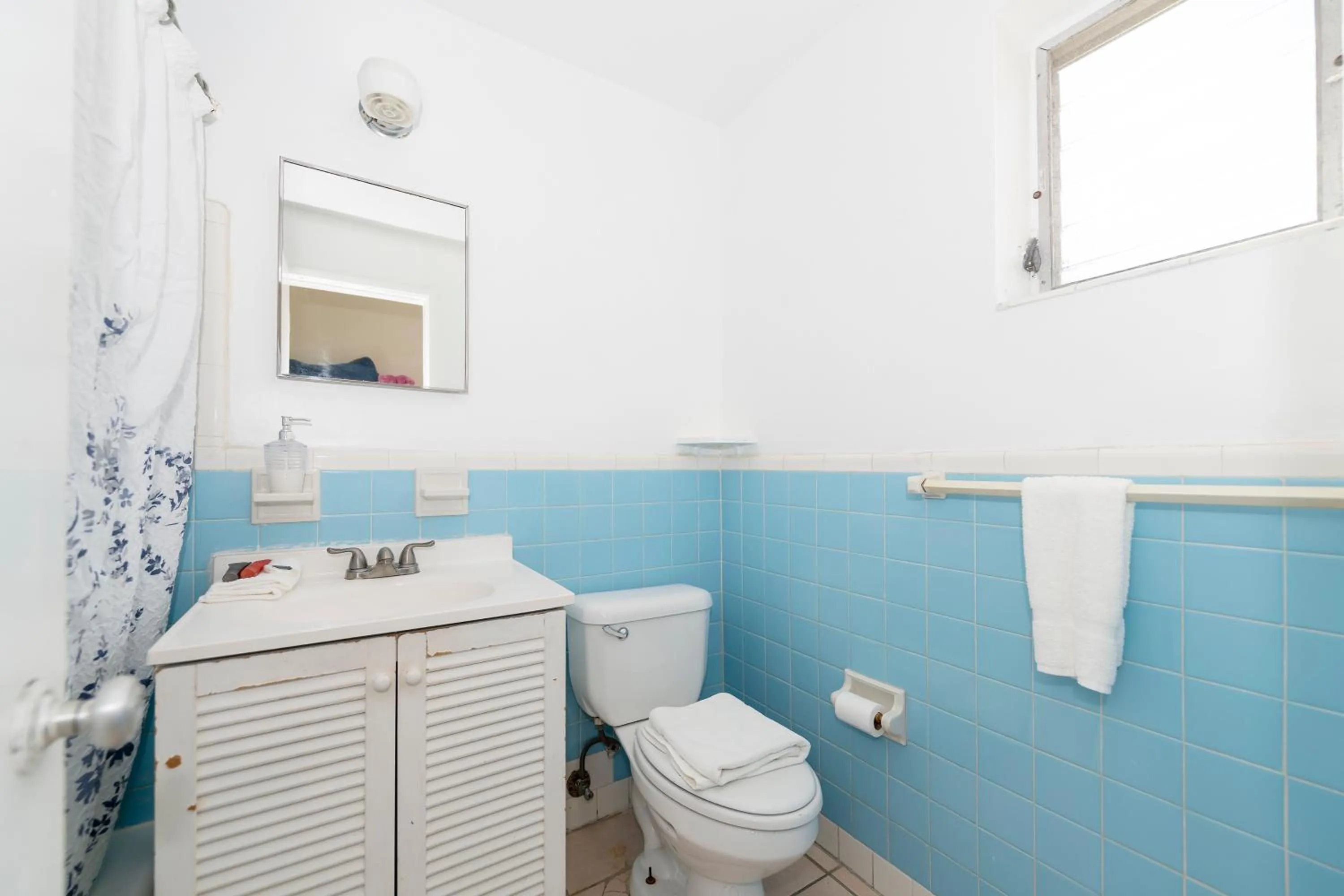 Tropic Isle Hotel & Apartment